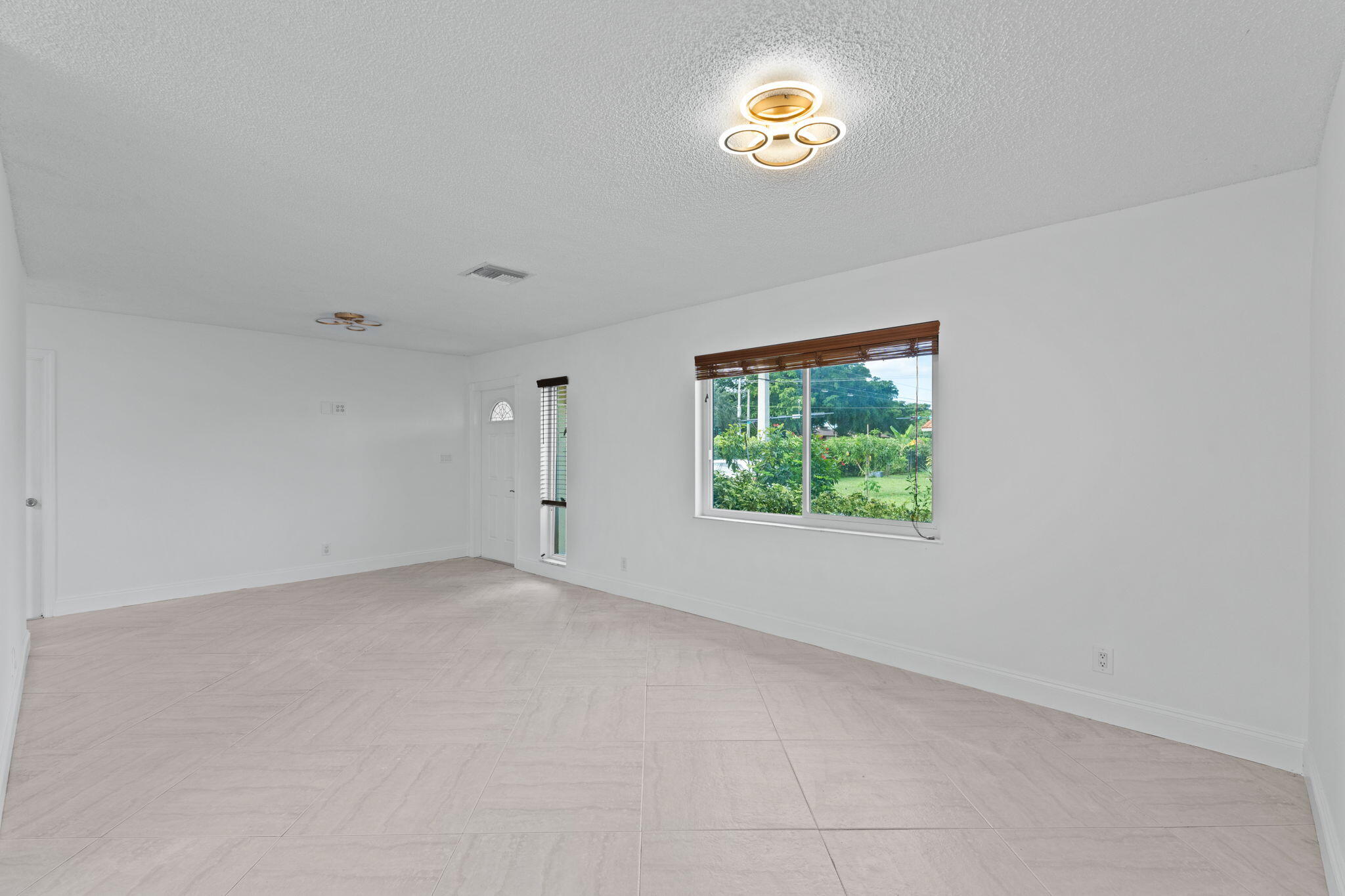 5-web-or-mls-A7400947