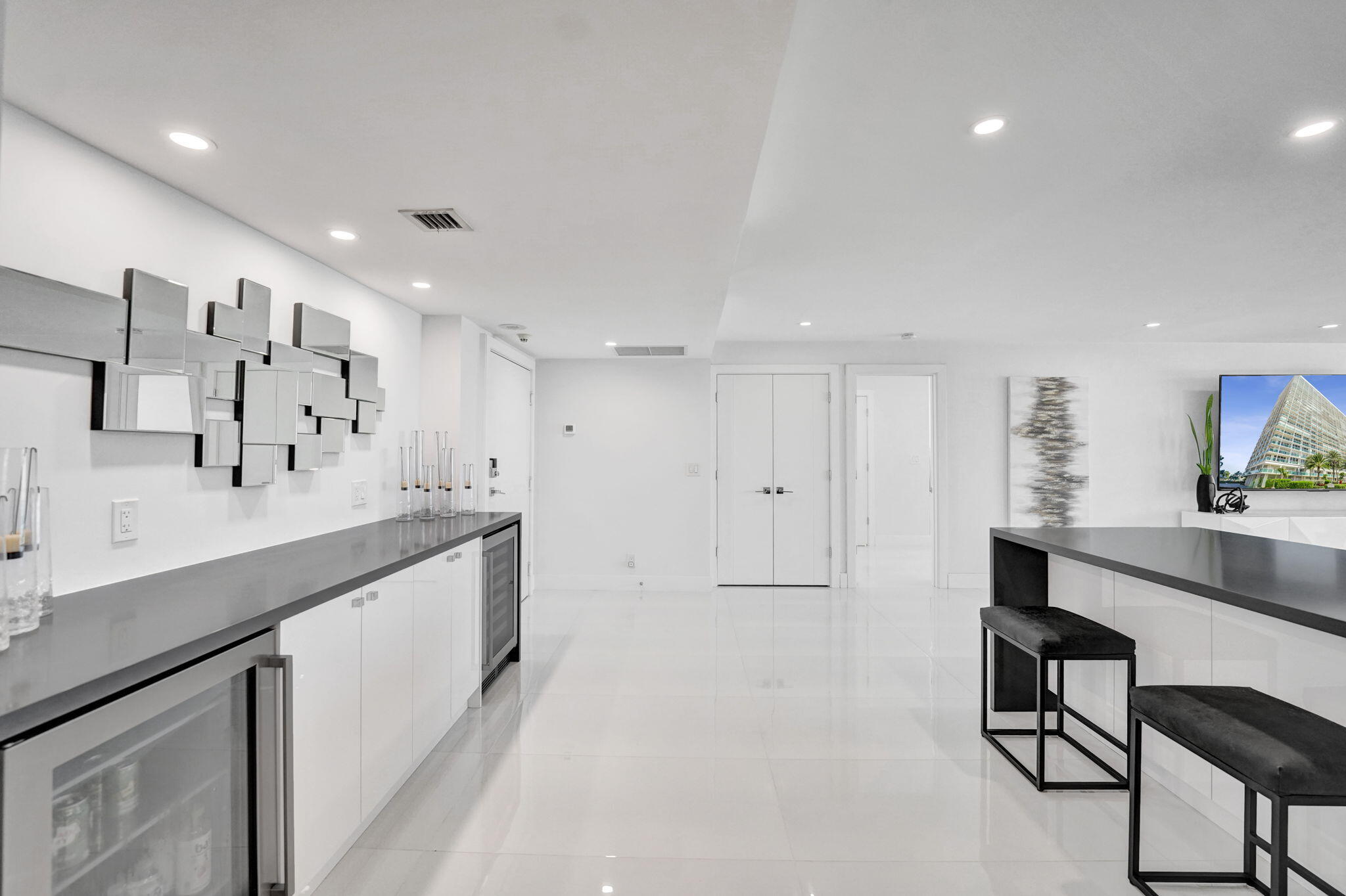 Beverage Bar and Informal Dining Island