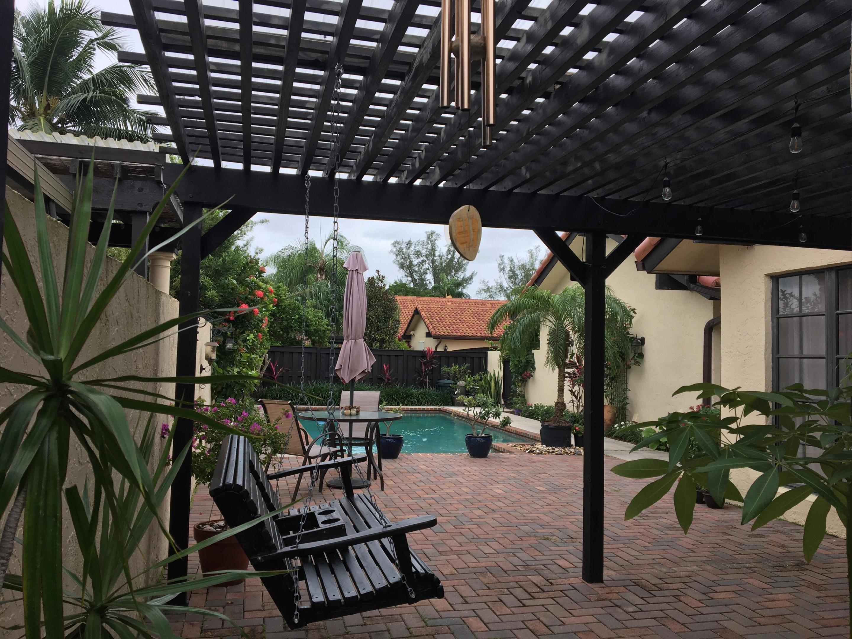 Roof-covered pergola