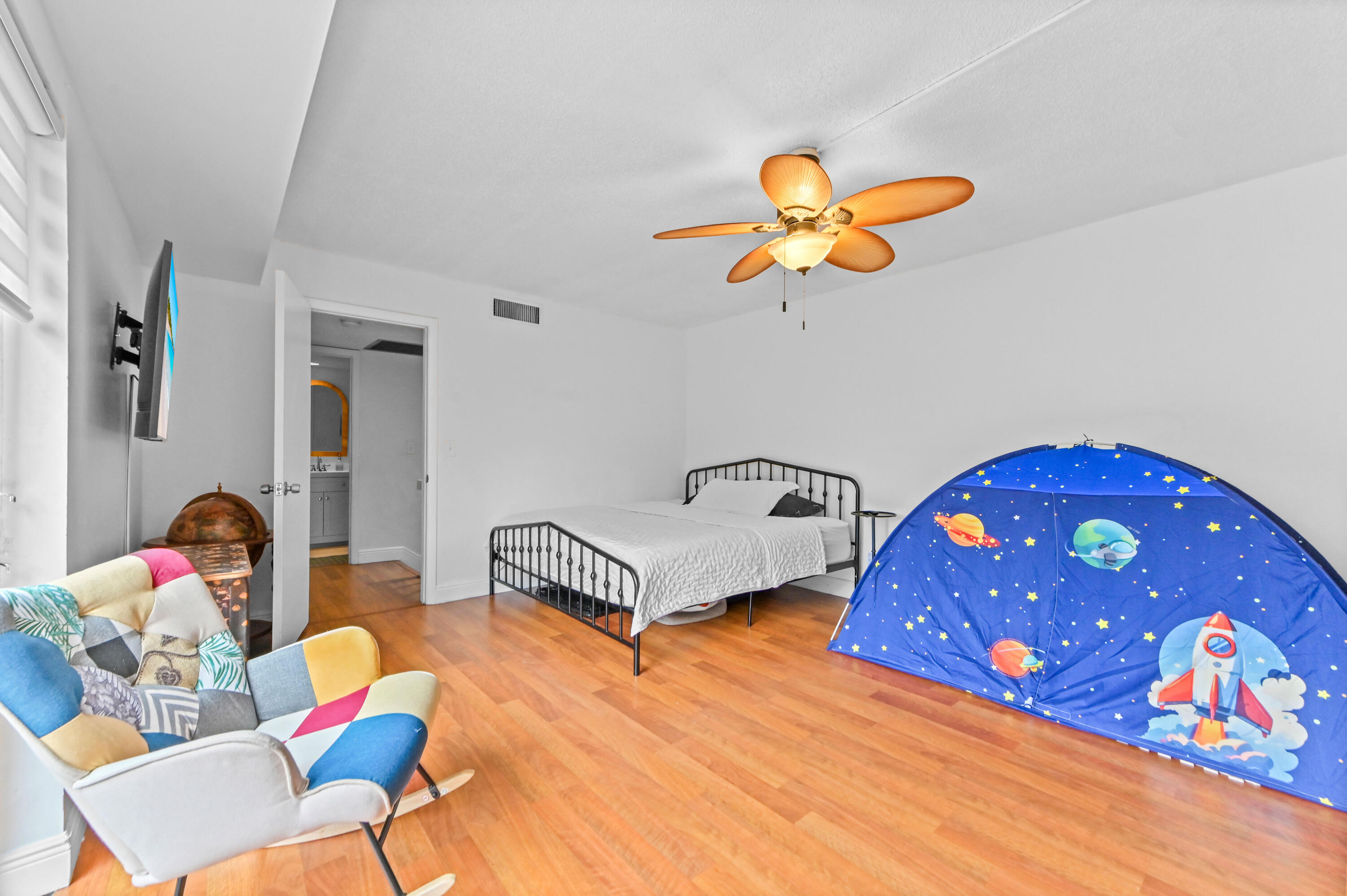 24 Bedroom 02