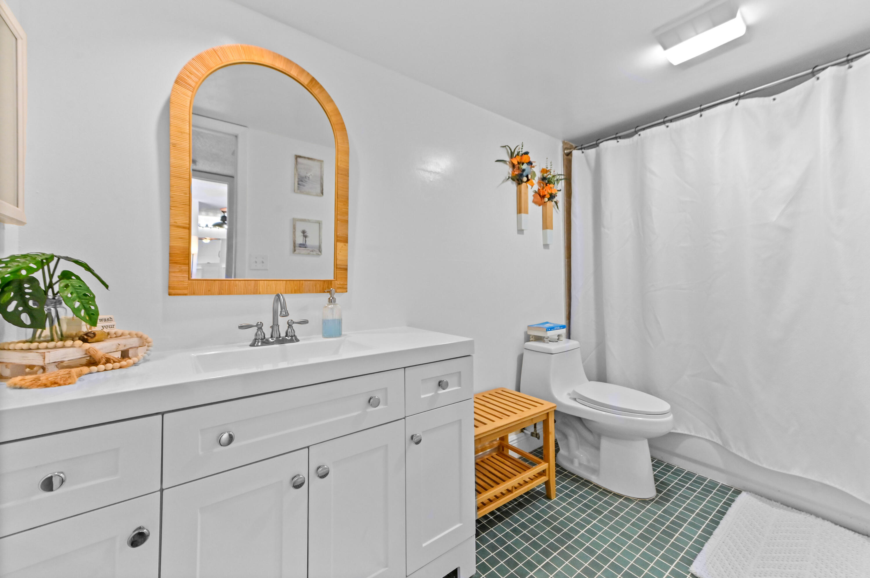 22 Bathroom 01