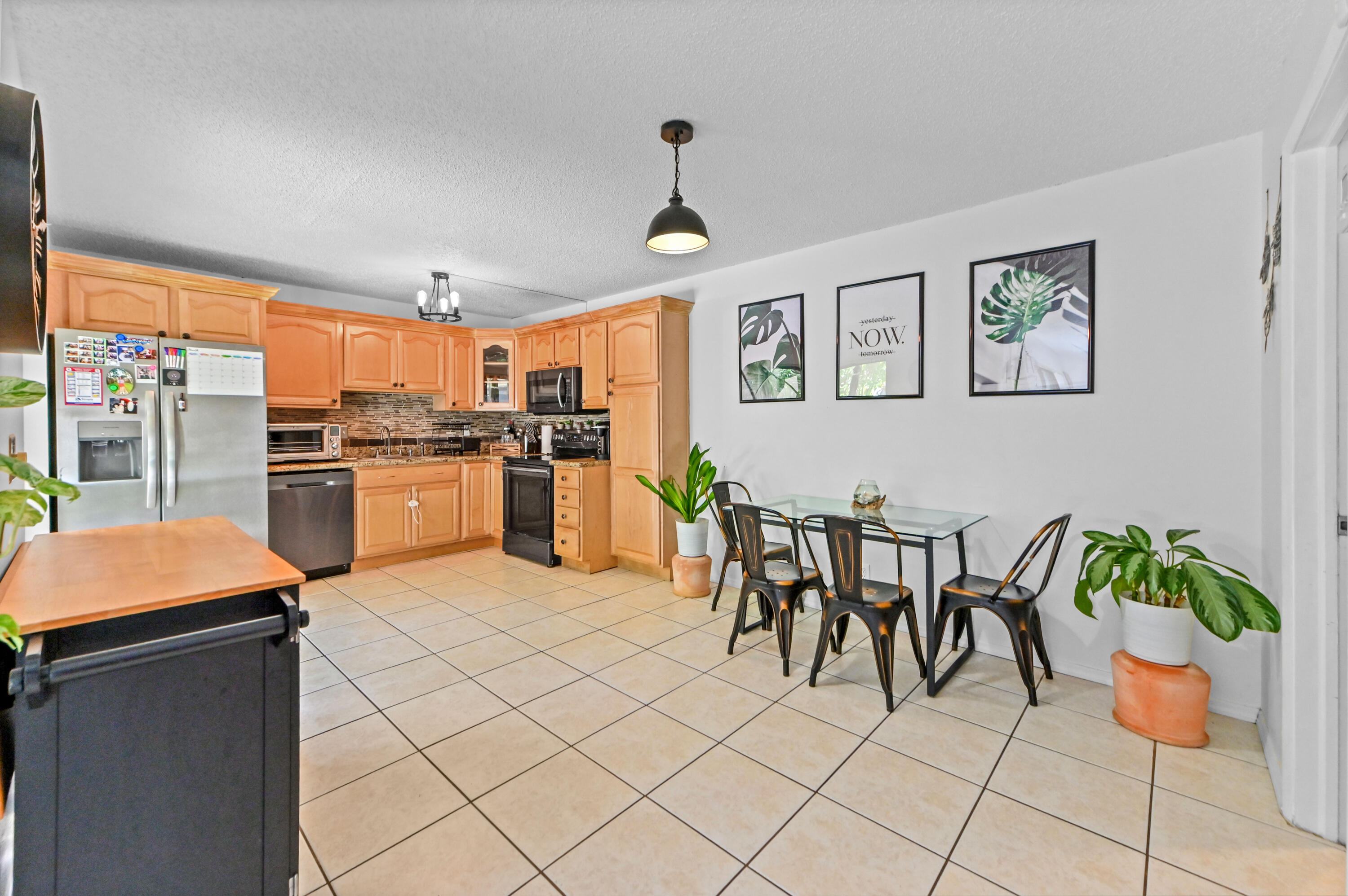 11 Kitchen dining 01