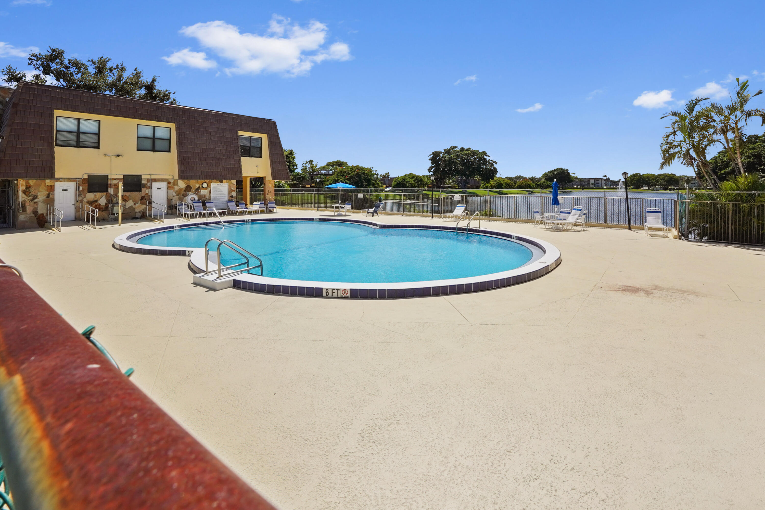 25 Pool 02