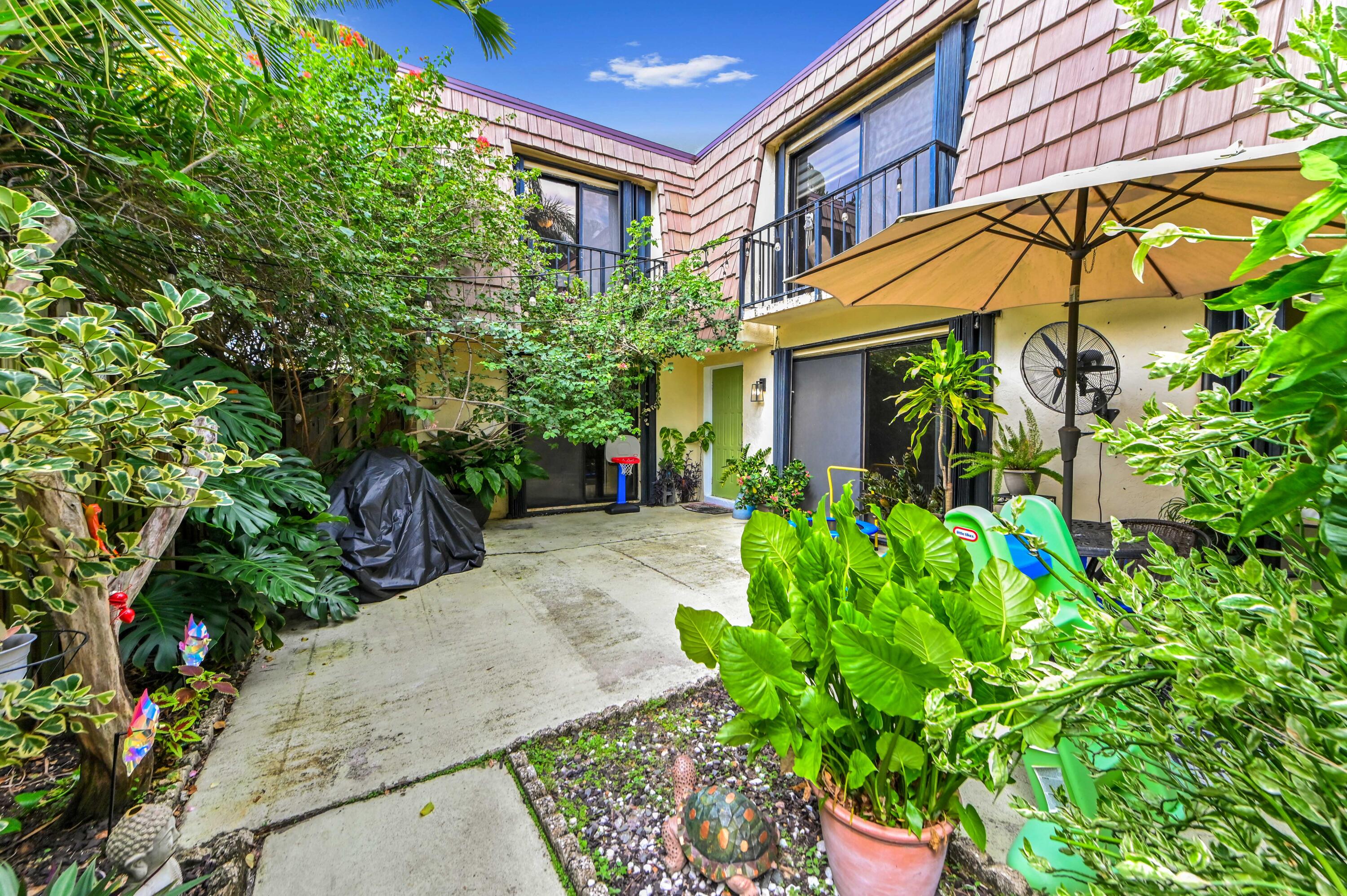 05 Patio 01
