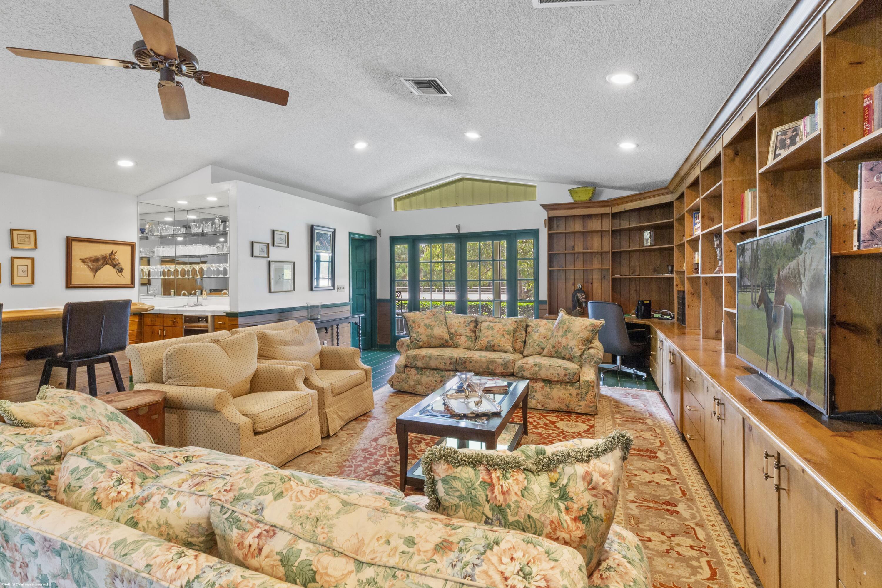Owners Lounge