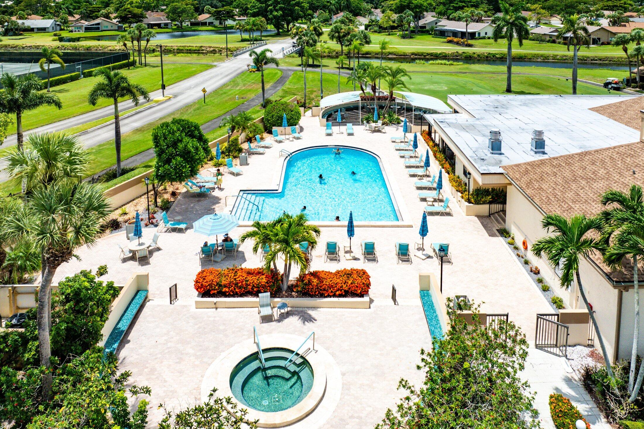 Country Club Whirlpool & Pool