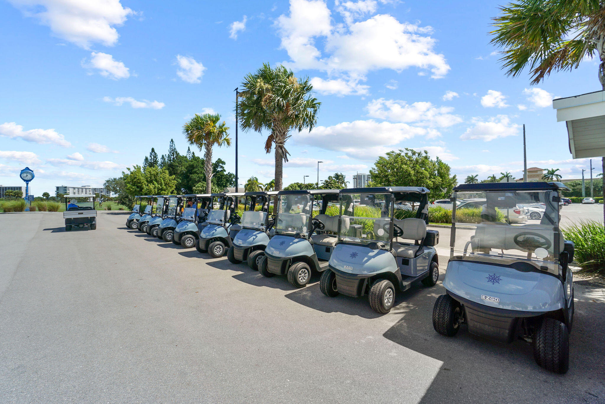 Minutes to the North Palm beach Country Club and public golf course