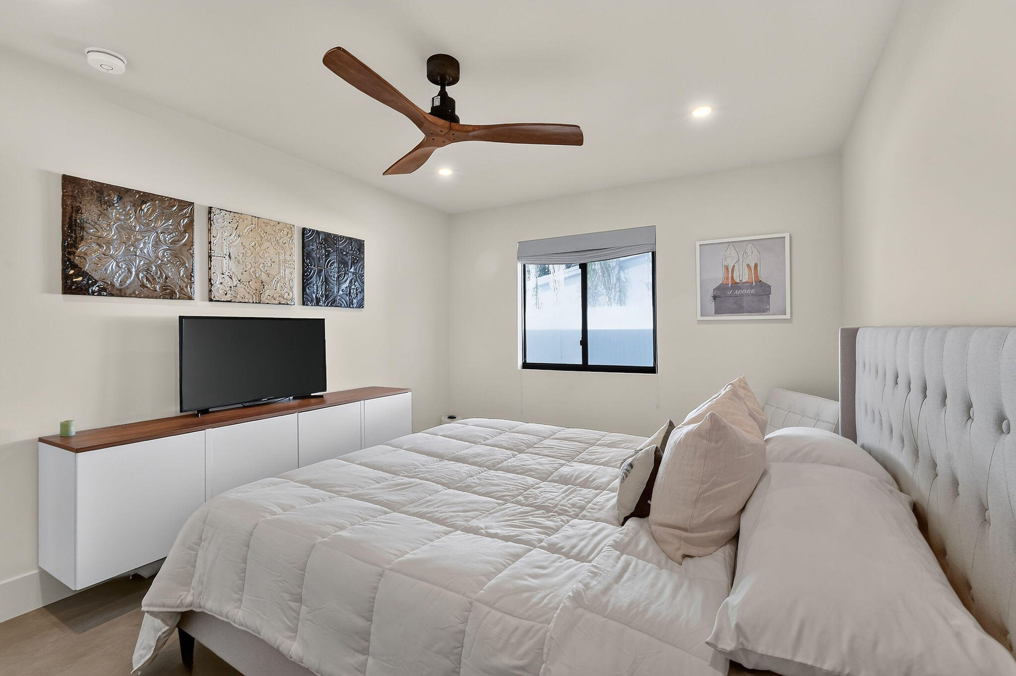 Guest Bedroom 2 - King bed