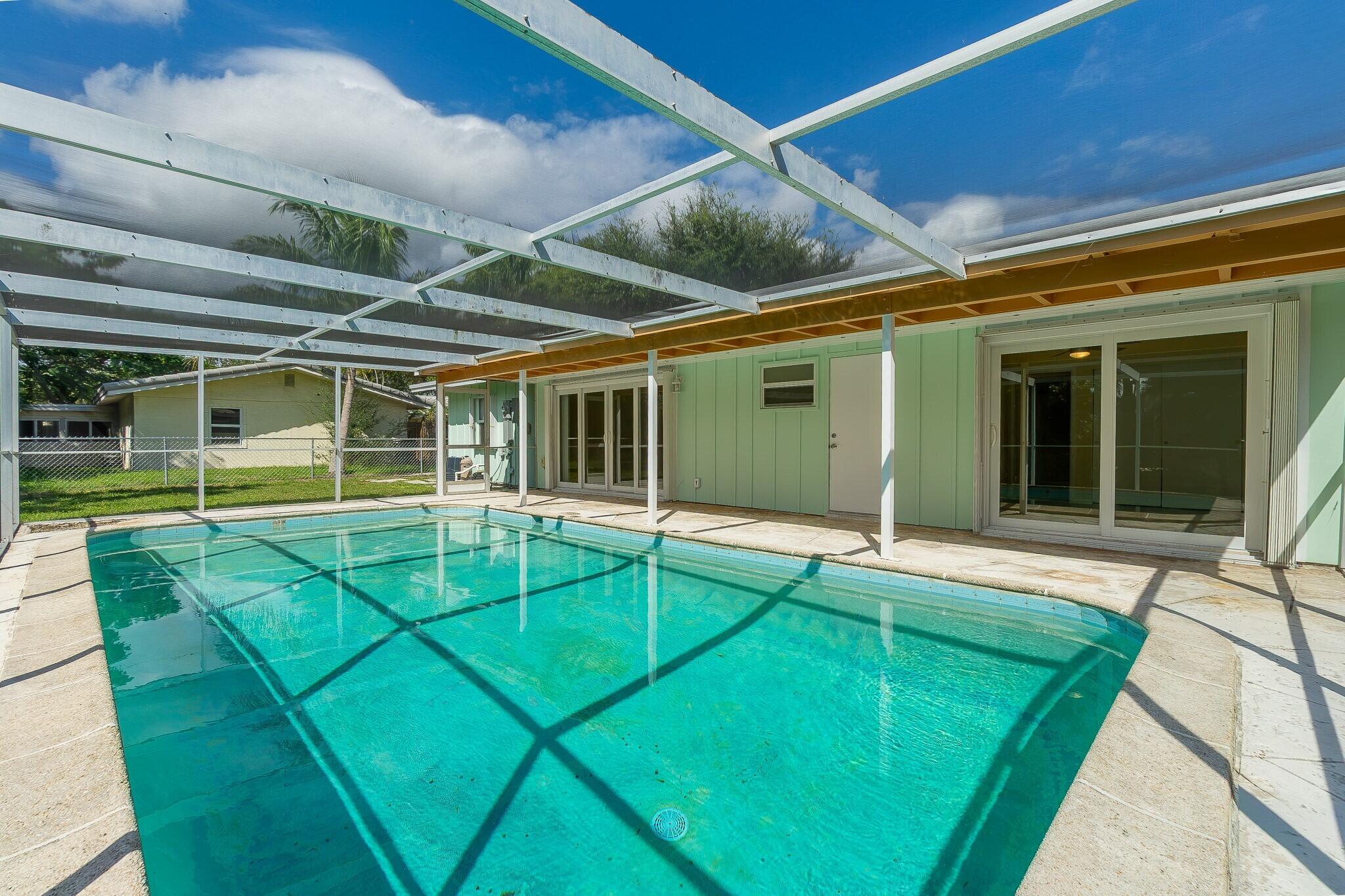 Screen Enclosed 14' X 28' Pool