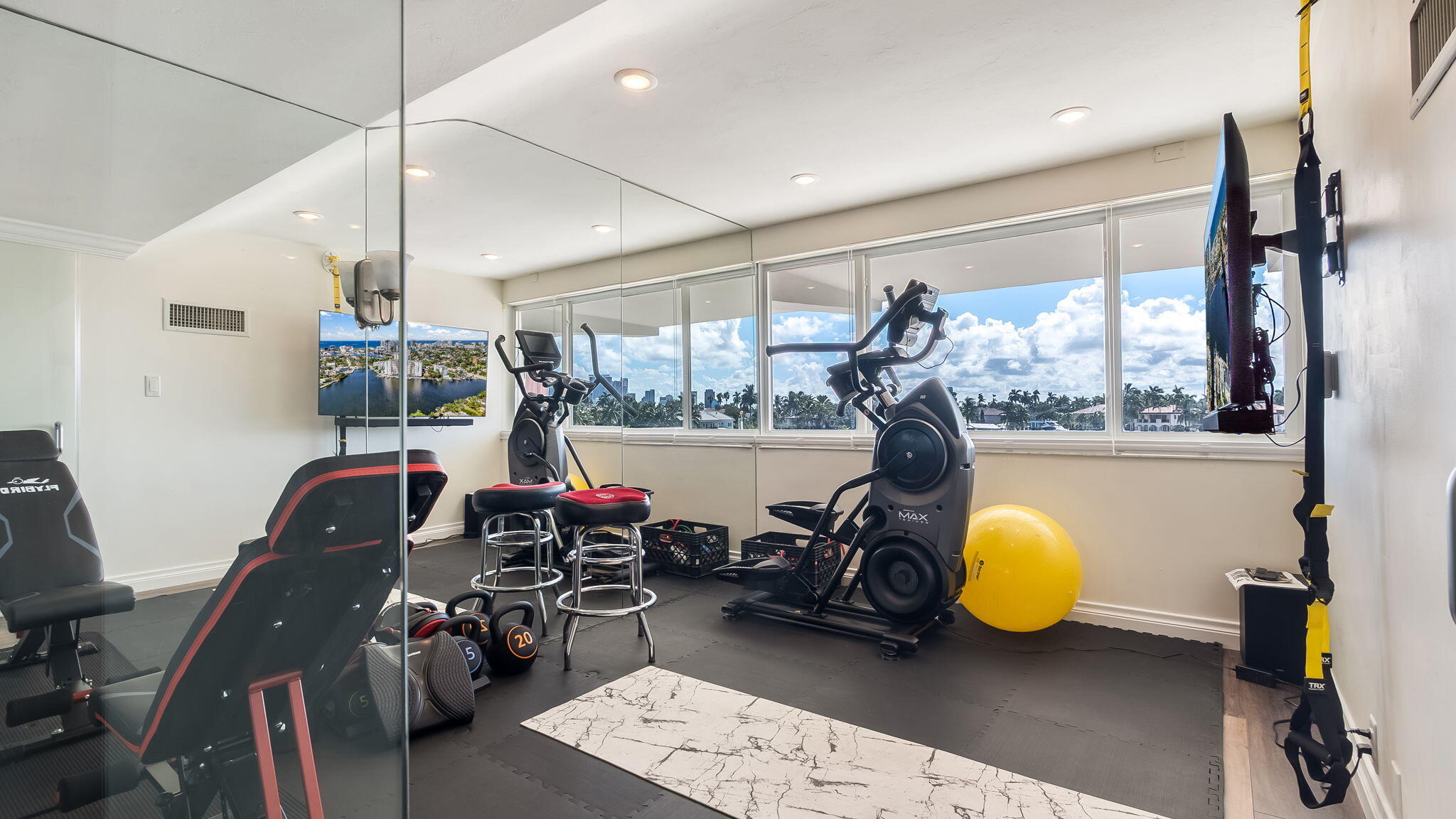 den space currently used as a gym. can be office, coffee nook, breakfast bar, or cocktail hour space!