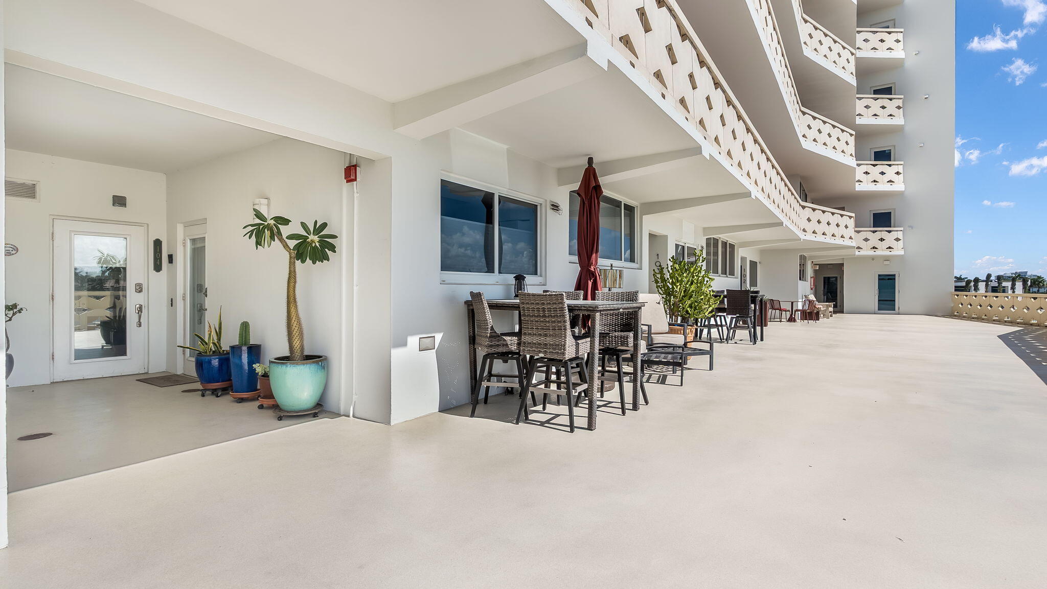 1st floor advantage: extended lanai