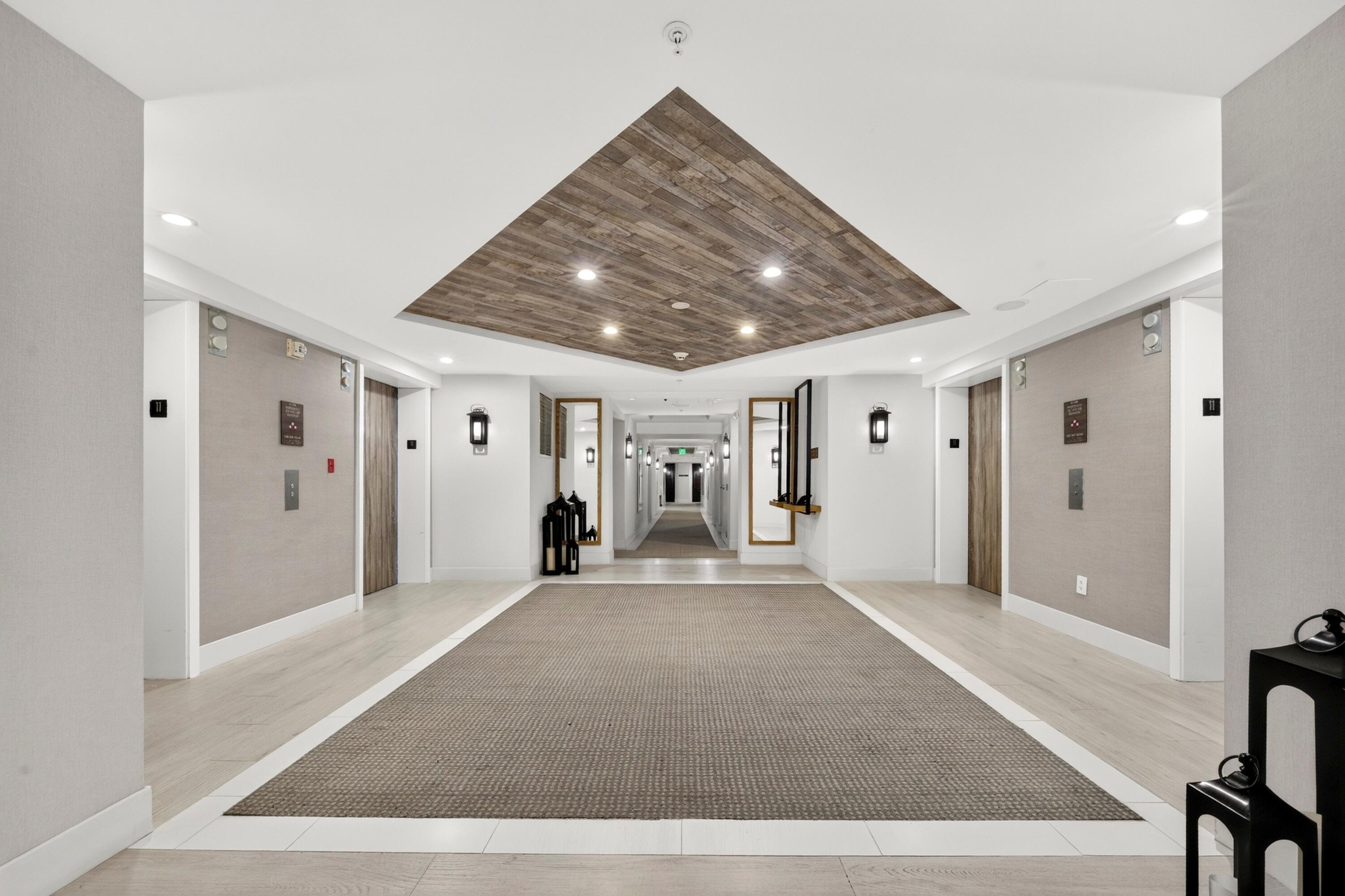 019-022-Hallway-4000x2664