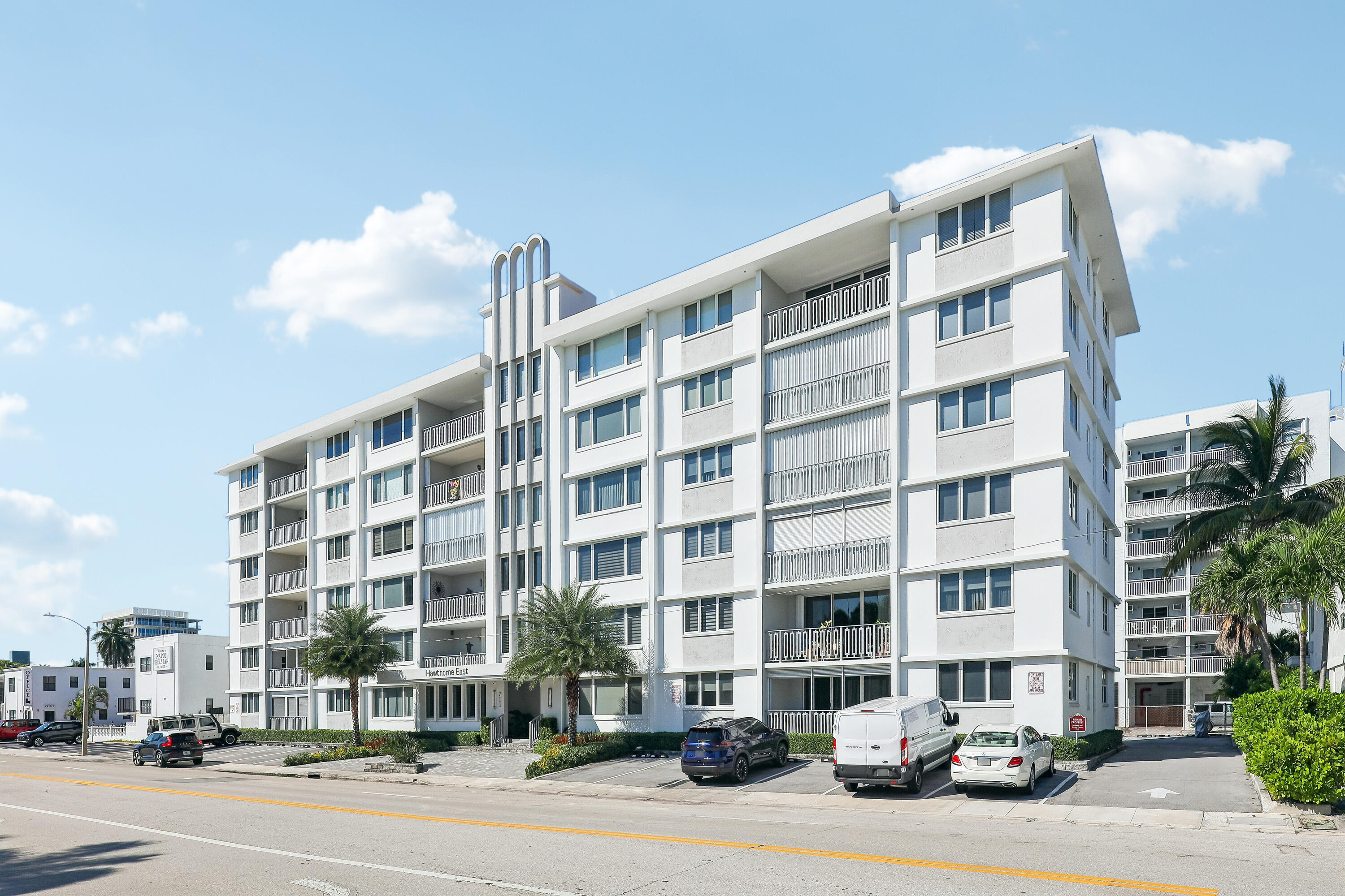Beautiful Art Deco building located 2 blocks from the beach in popular North Beach Village where you can walk to a casual cafe or go to a 5 star restaurant.