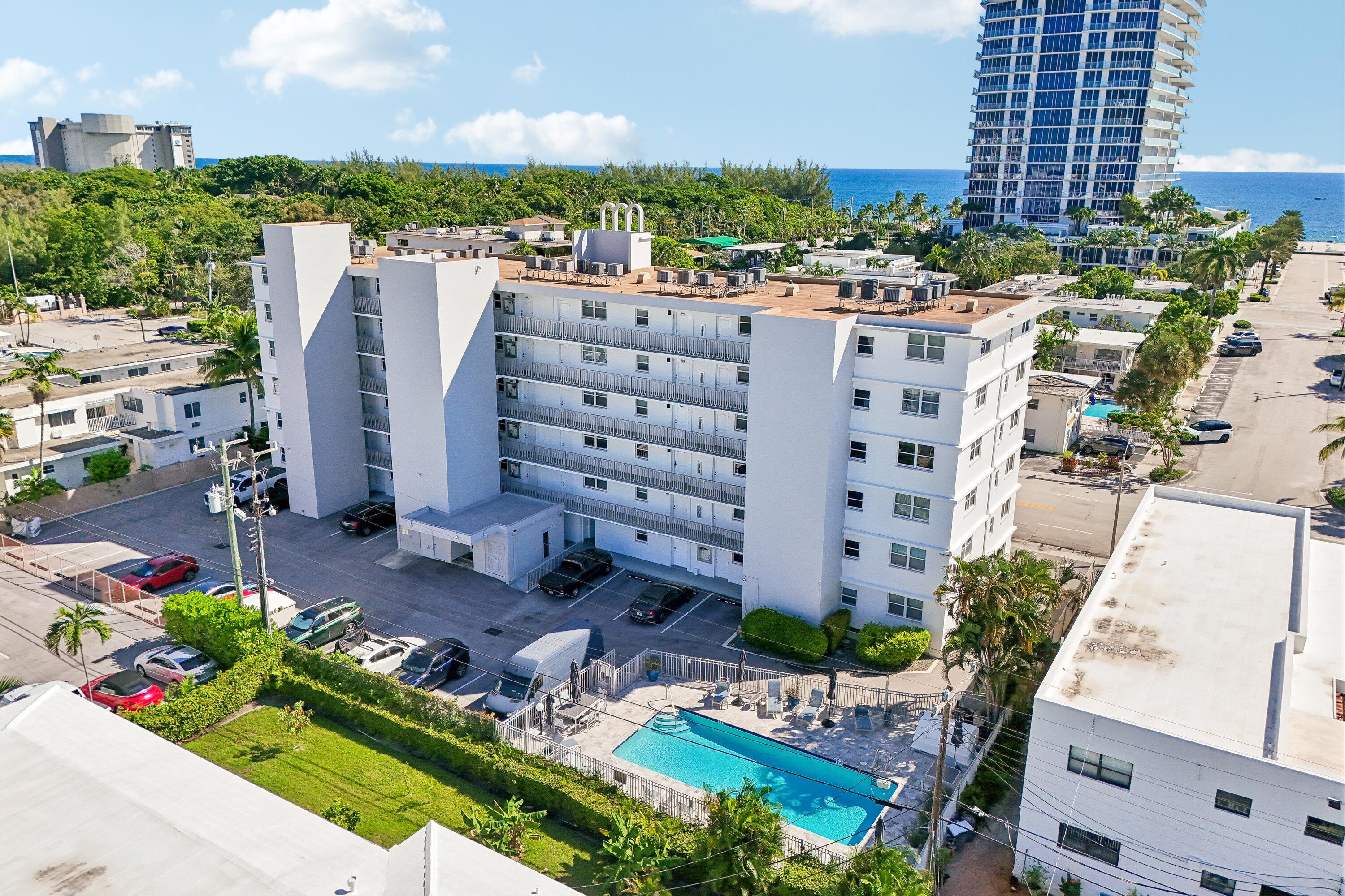Amenities include heated pool and BBQ.