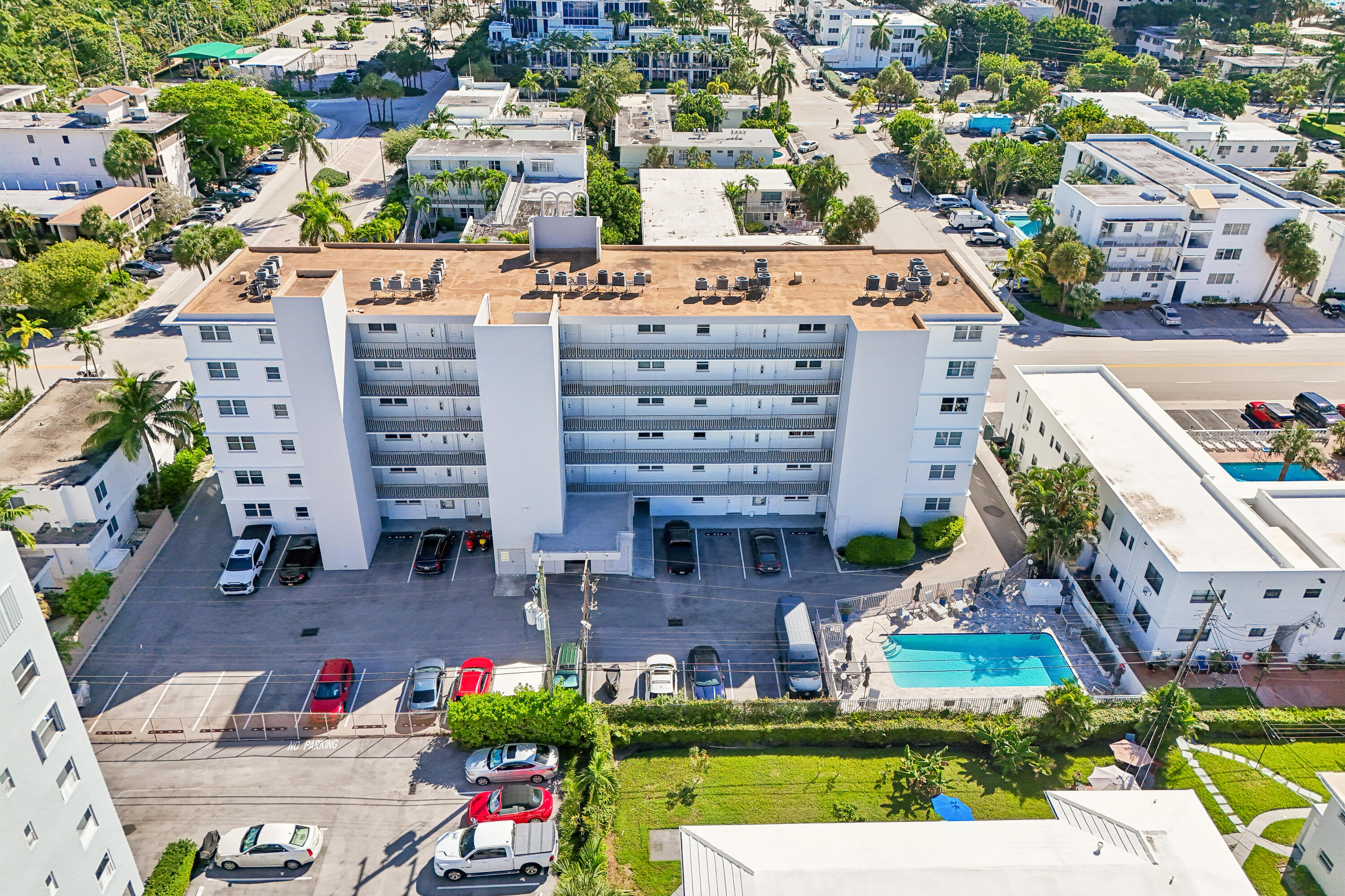 Pristine building with 29 units, has all the required inspections and reserves.