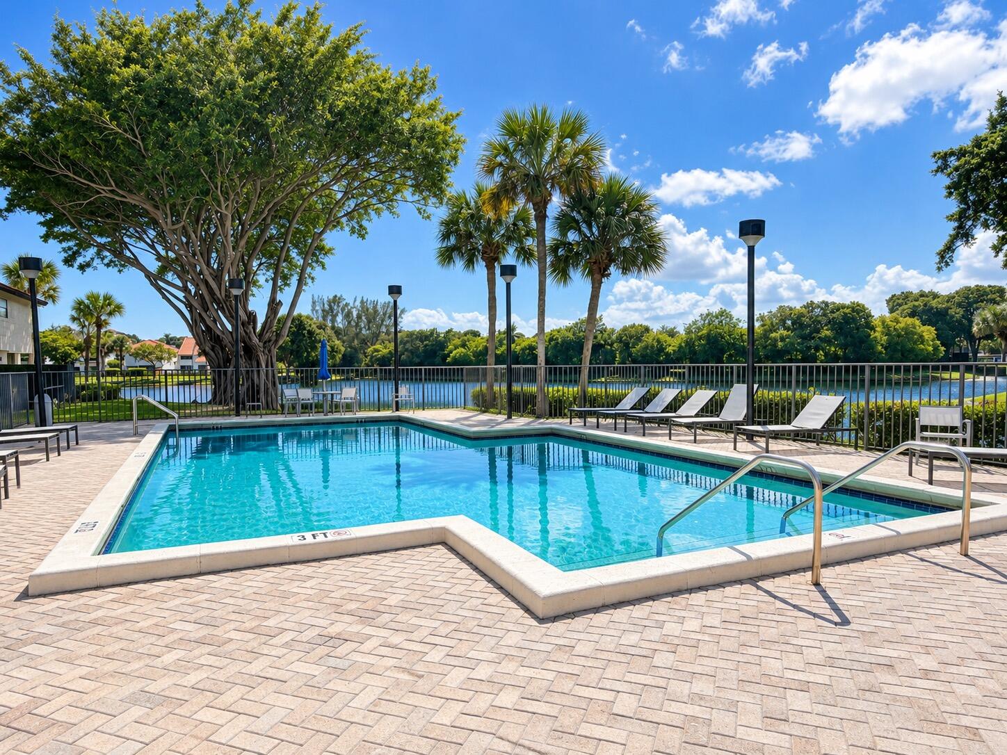 hoa pool