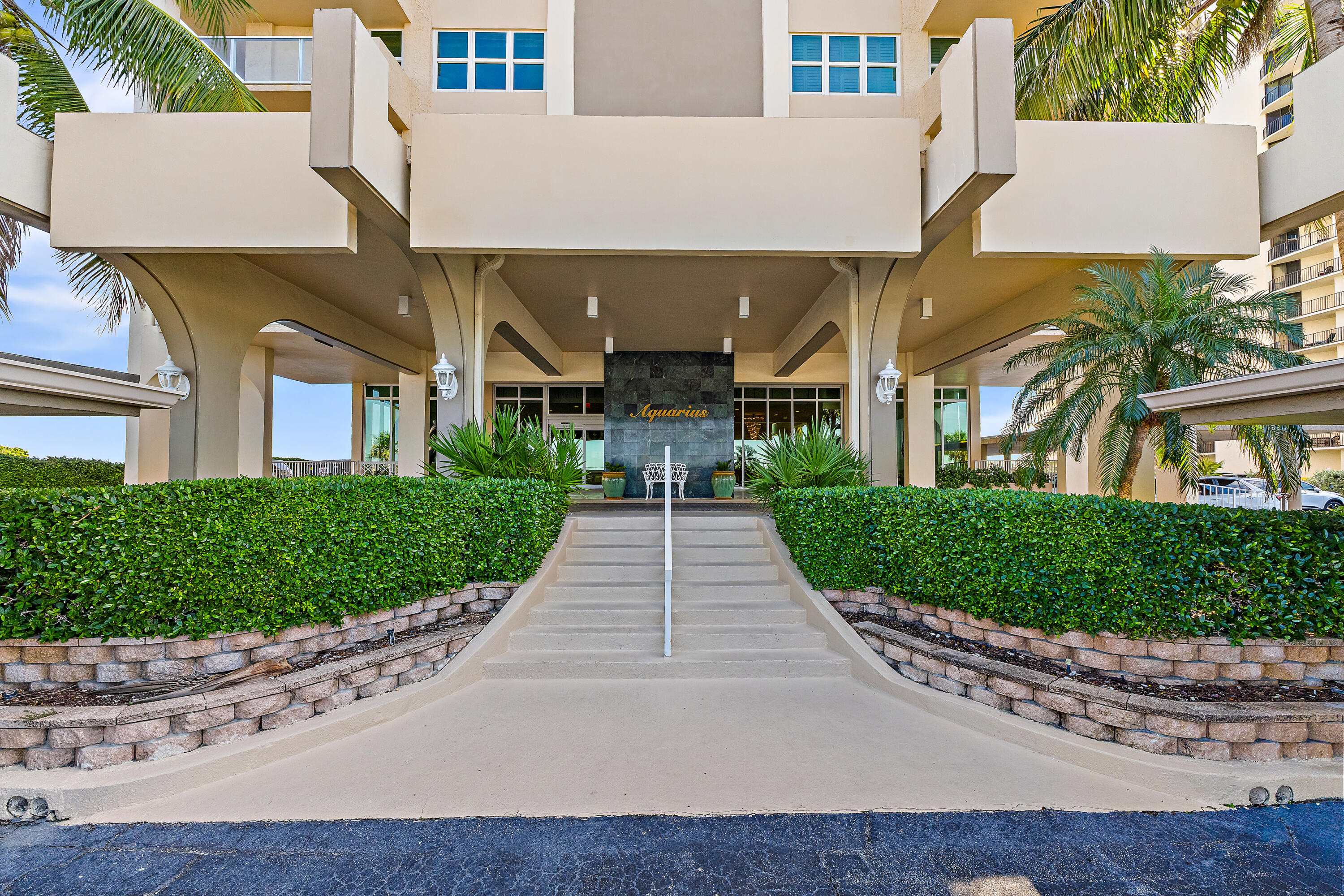 022-5440NOceanDr-PH205-SingerIsland-FULL