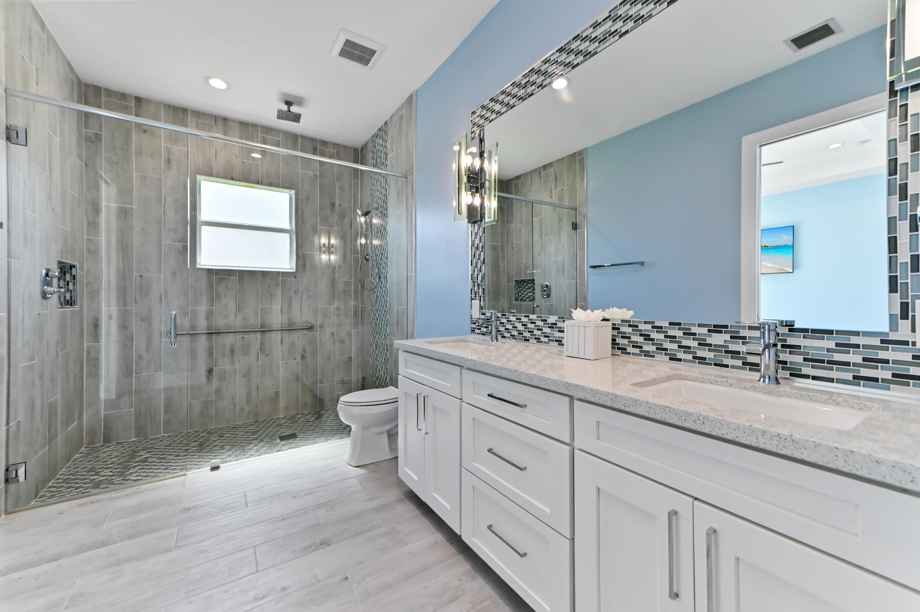 28 bathroom 01