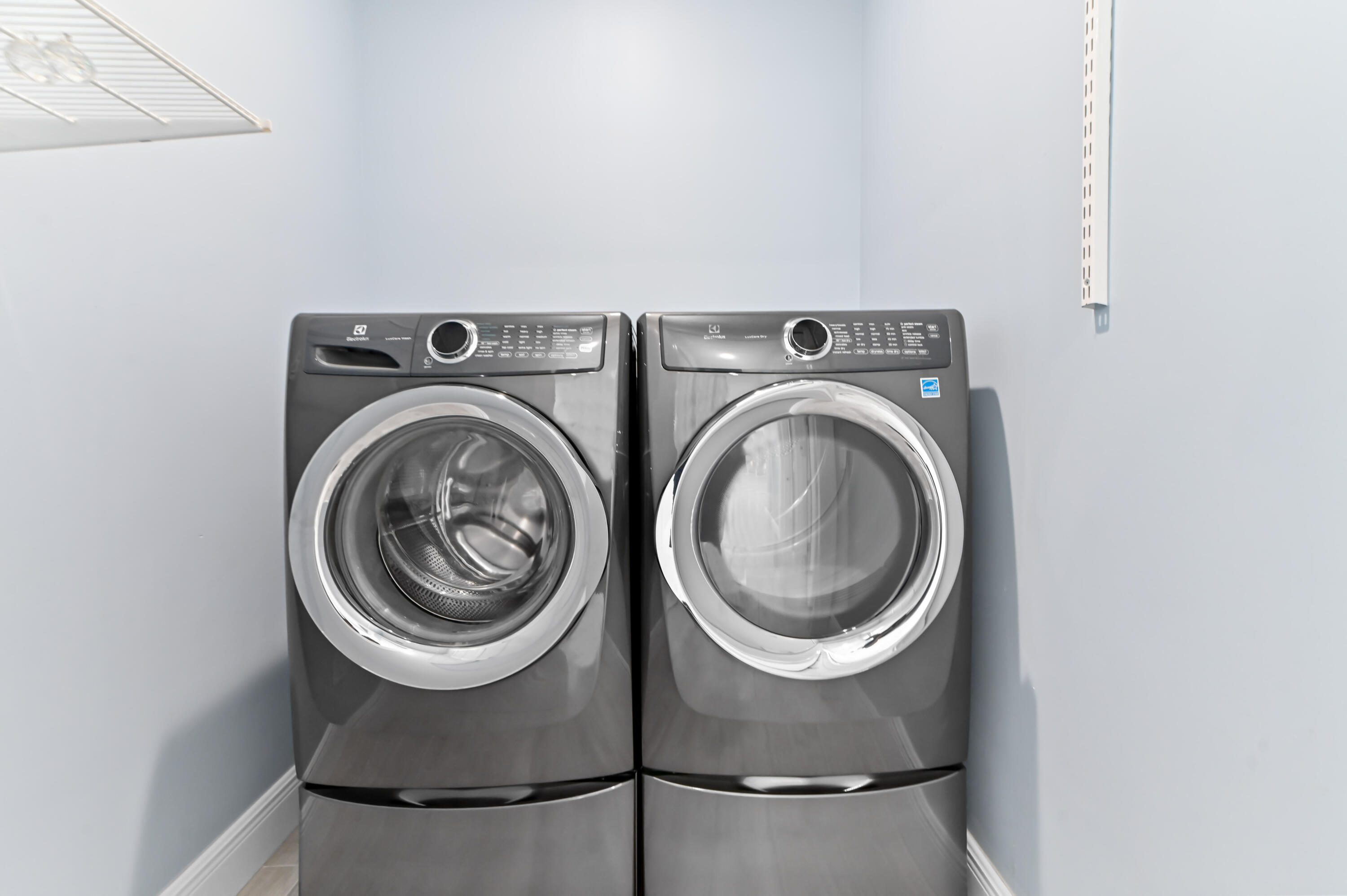 18 laundry room 01