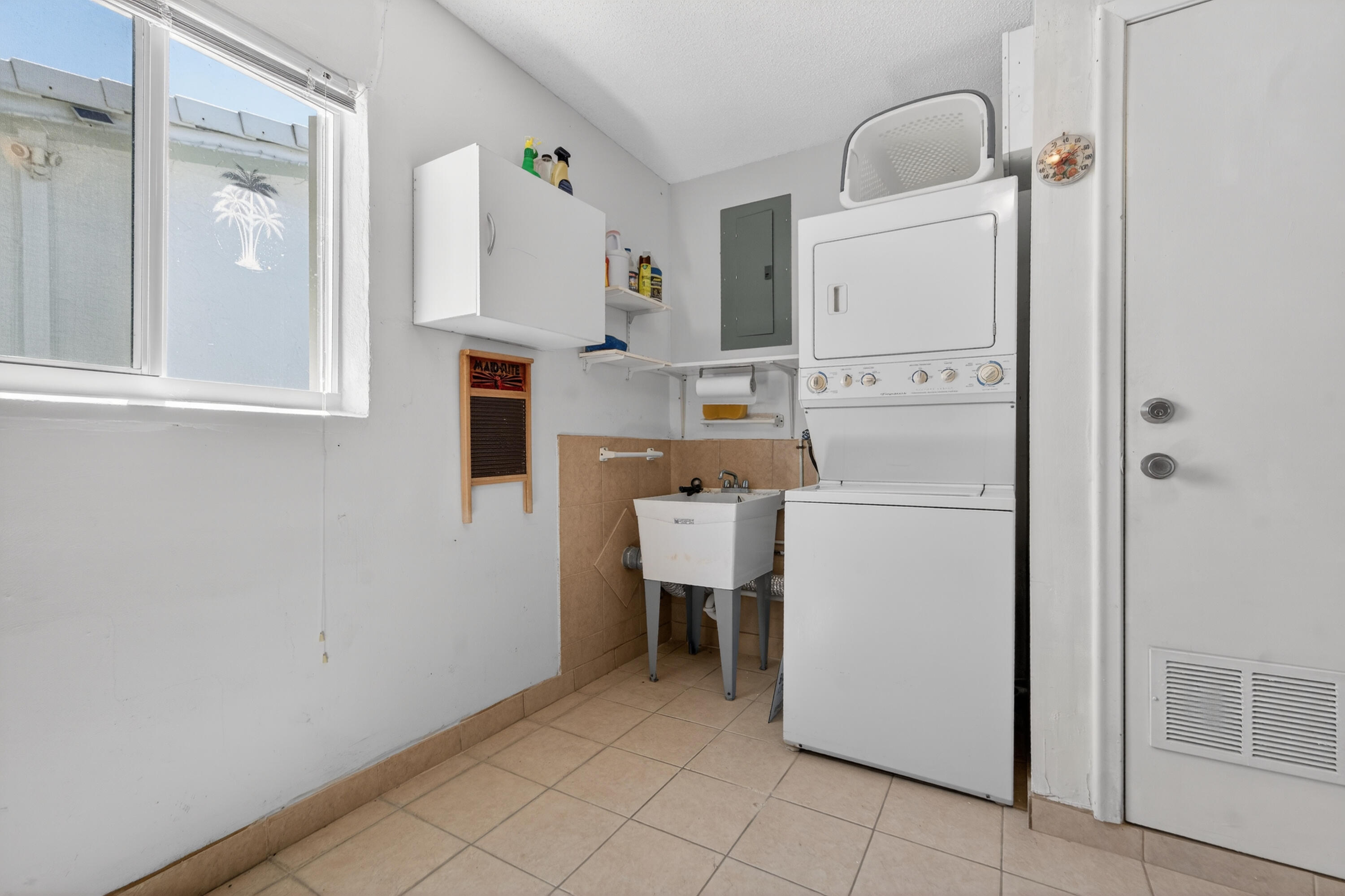 Garage W/D & Sink