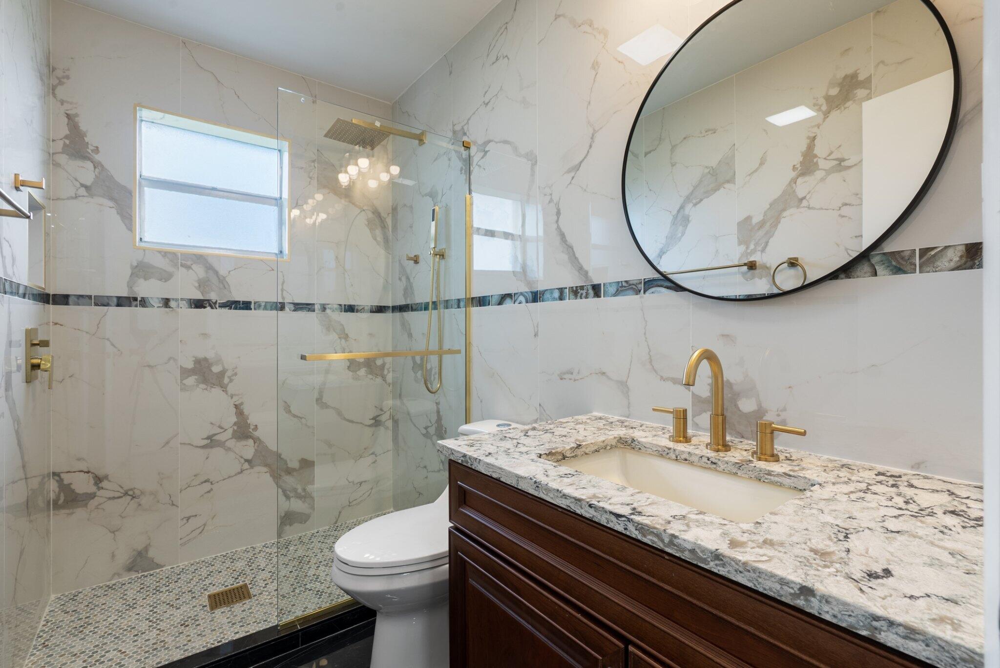 Exceptionally Updated Bathroom/Shower