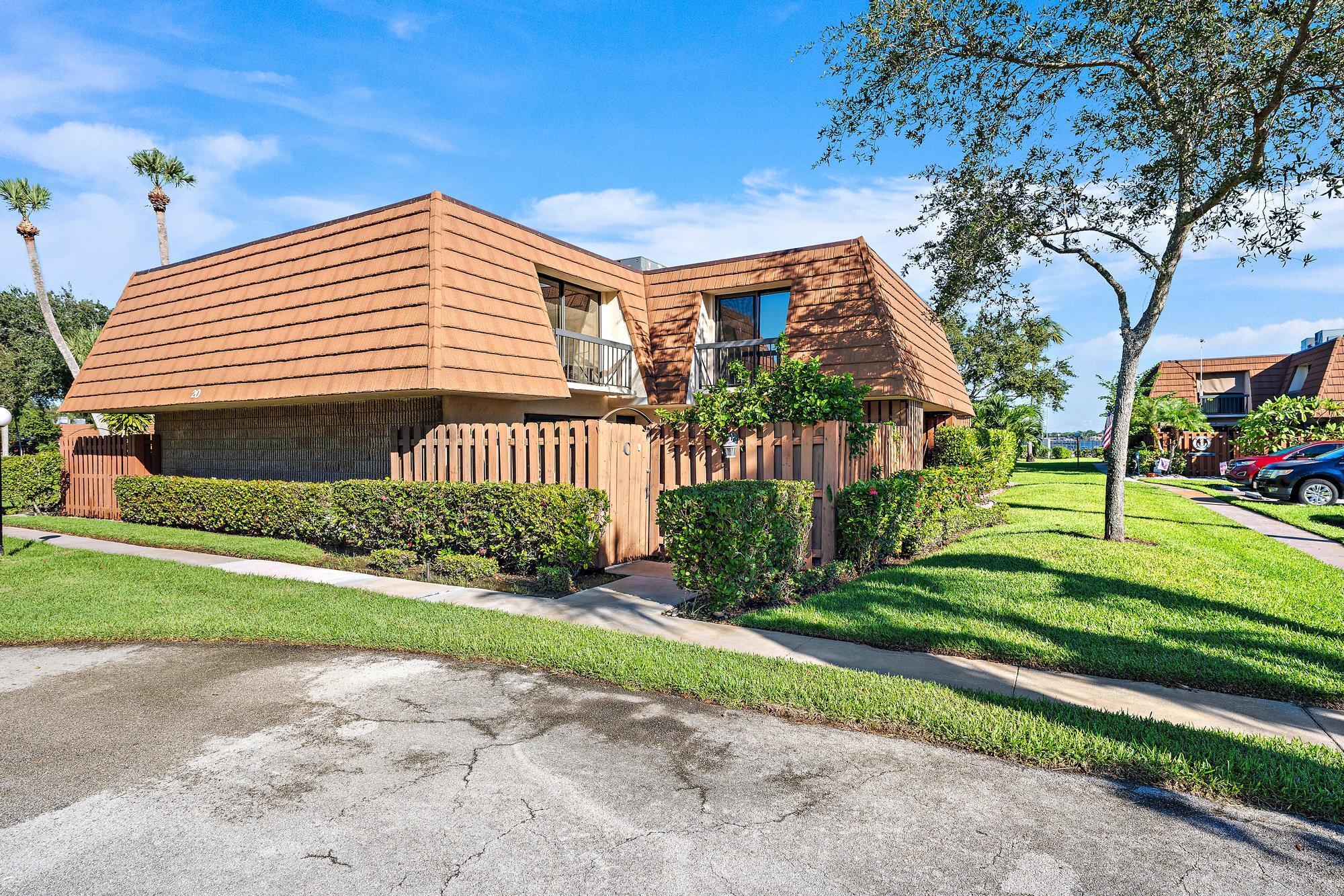 825 Center St 20C-1