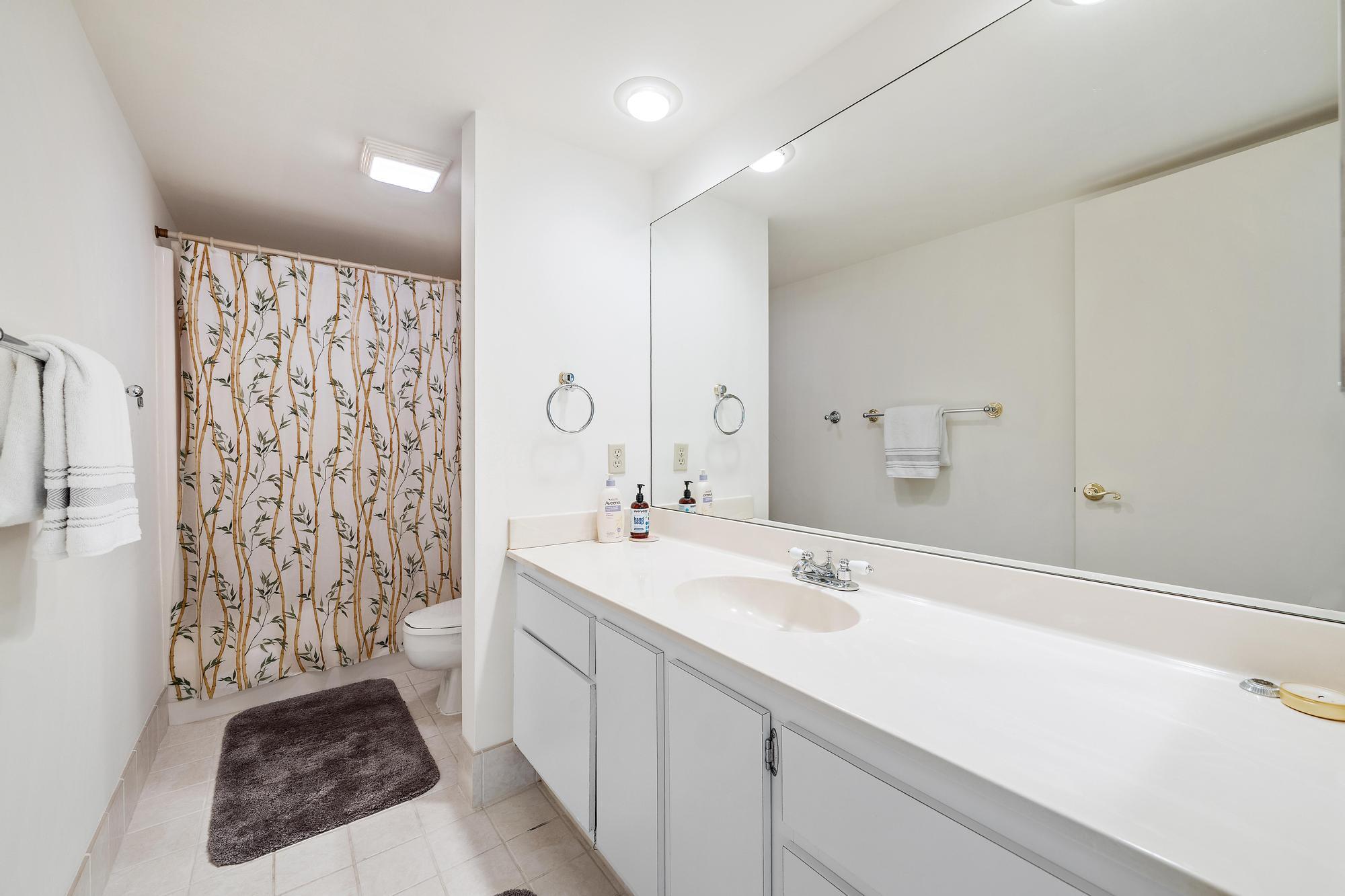 825 Center St 20C-15