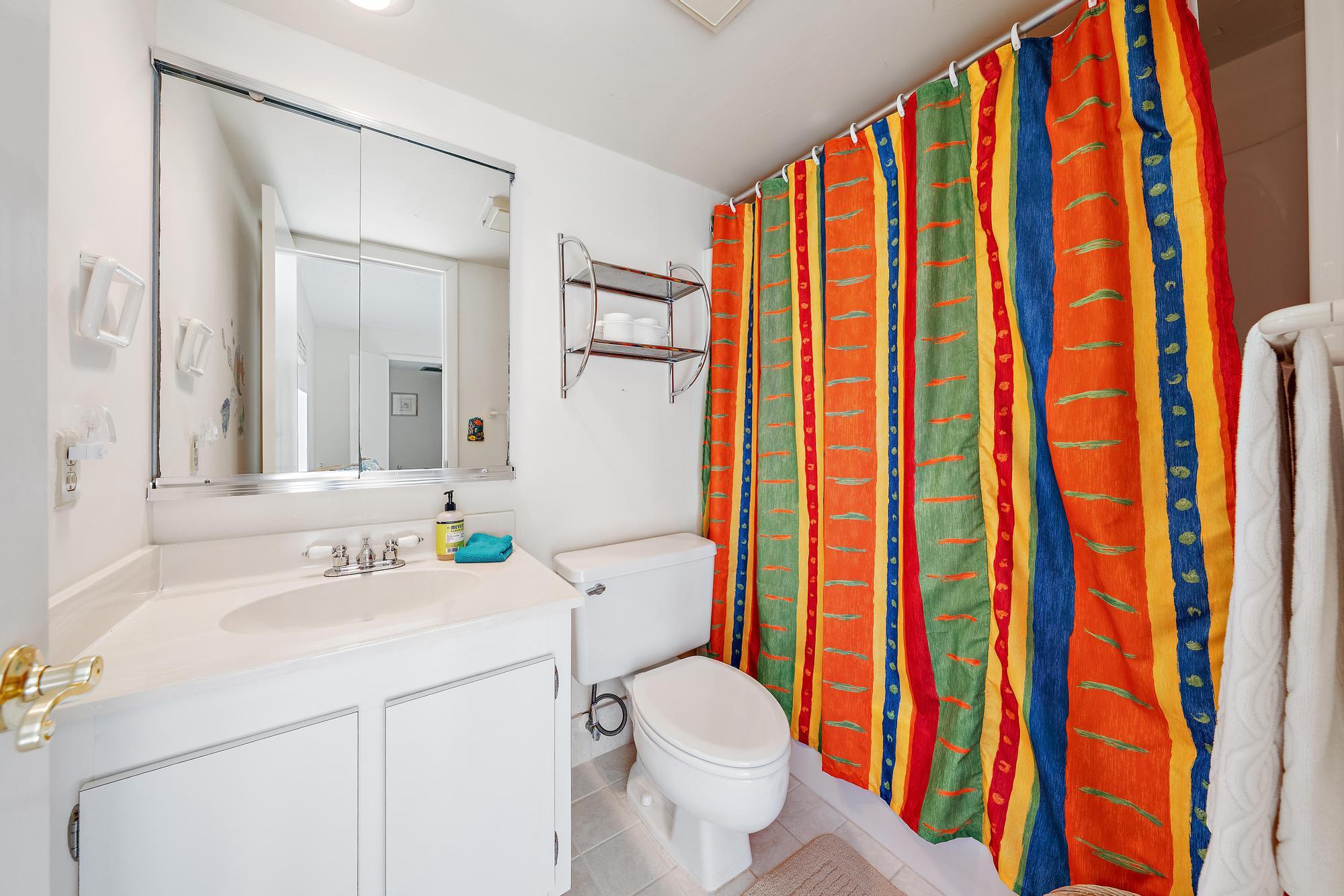 825 Center St 20C-17