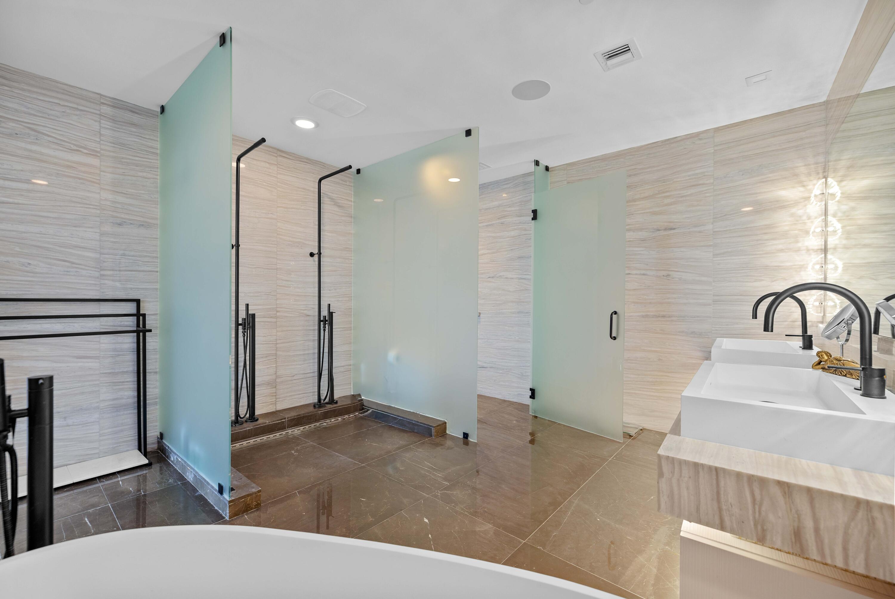 Separate Tub & Shower