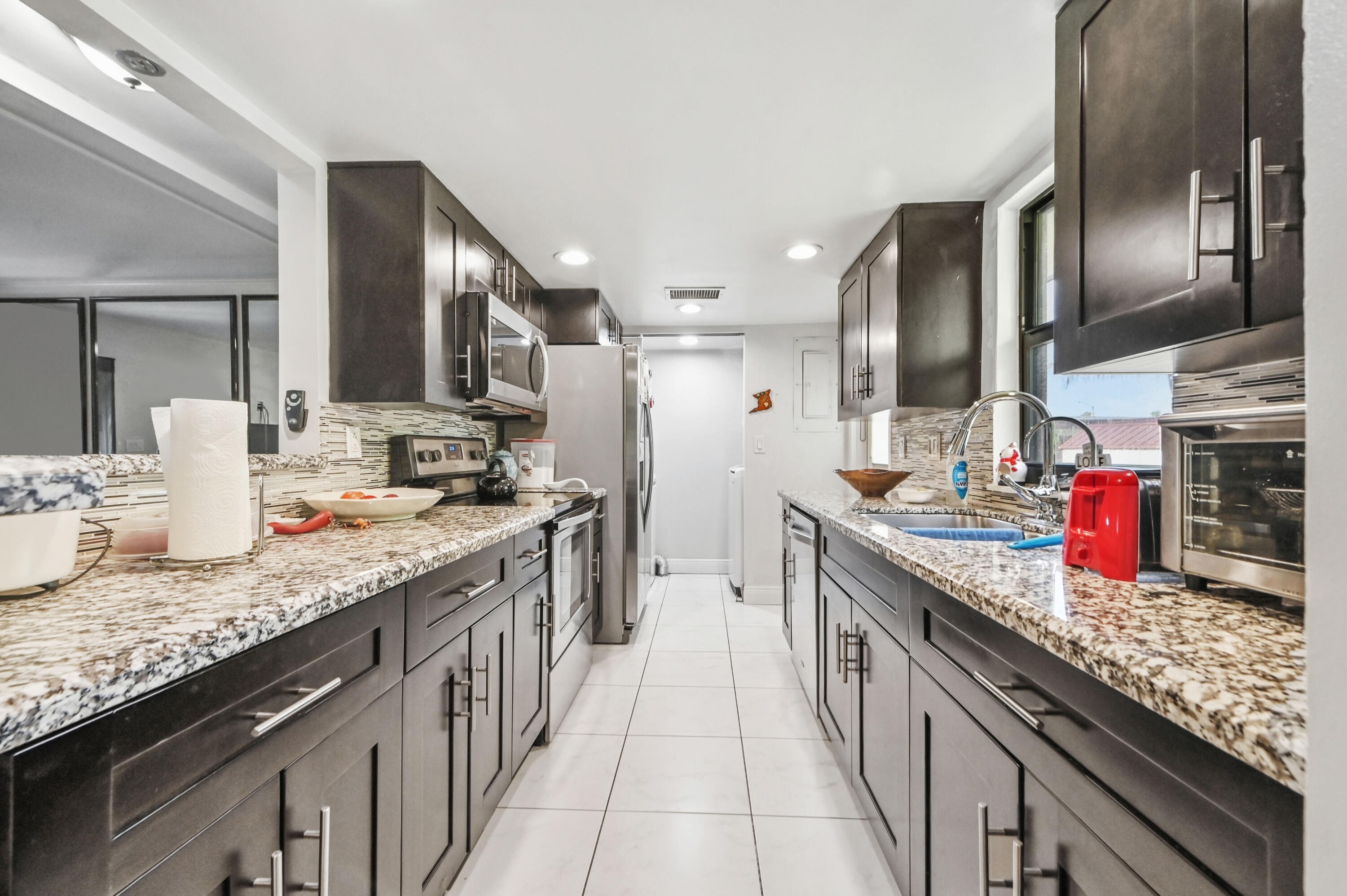 10 Kitchen 01