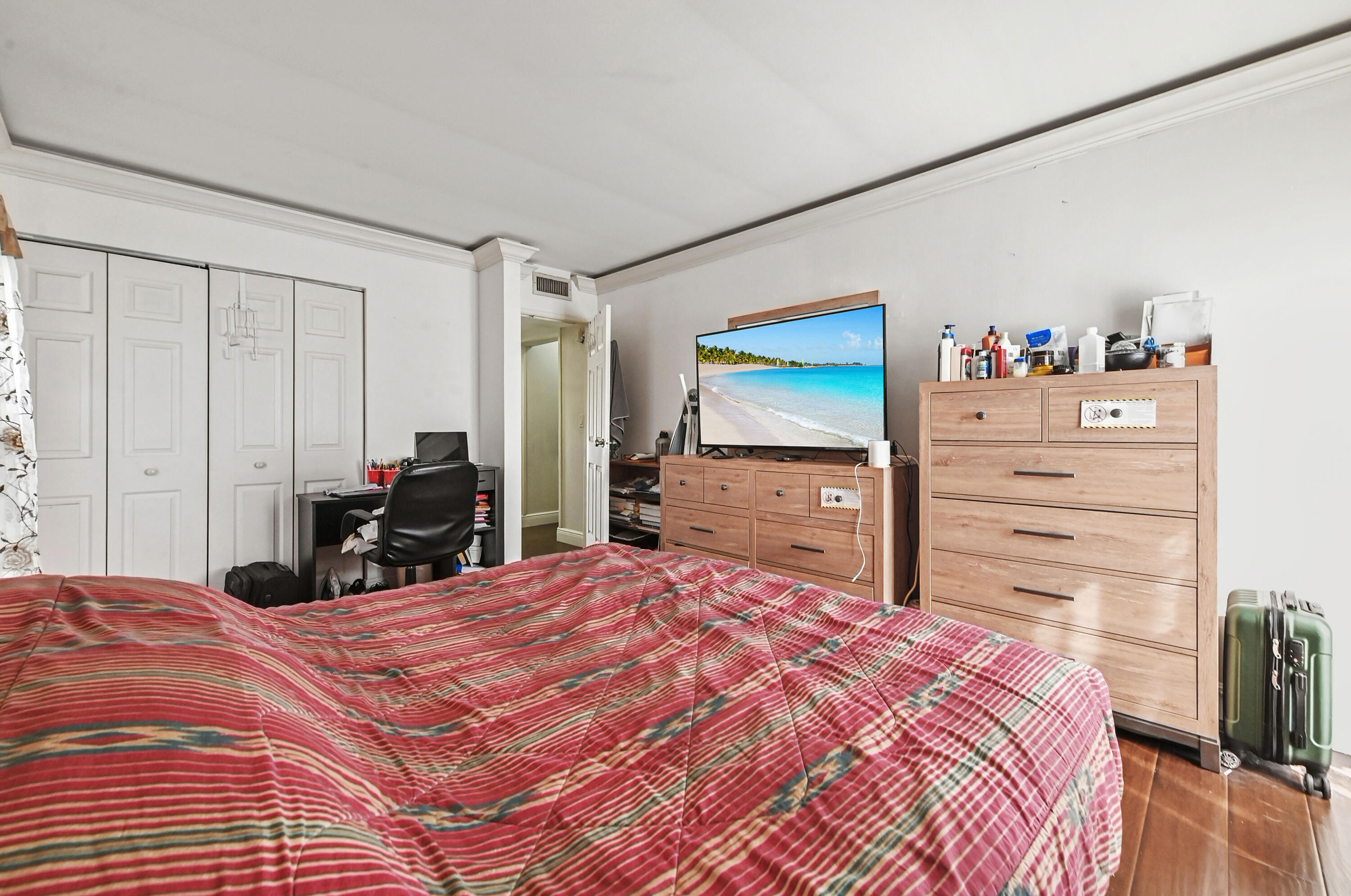 18 Bedroom 04