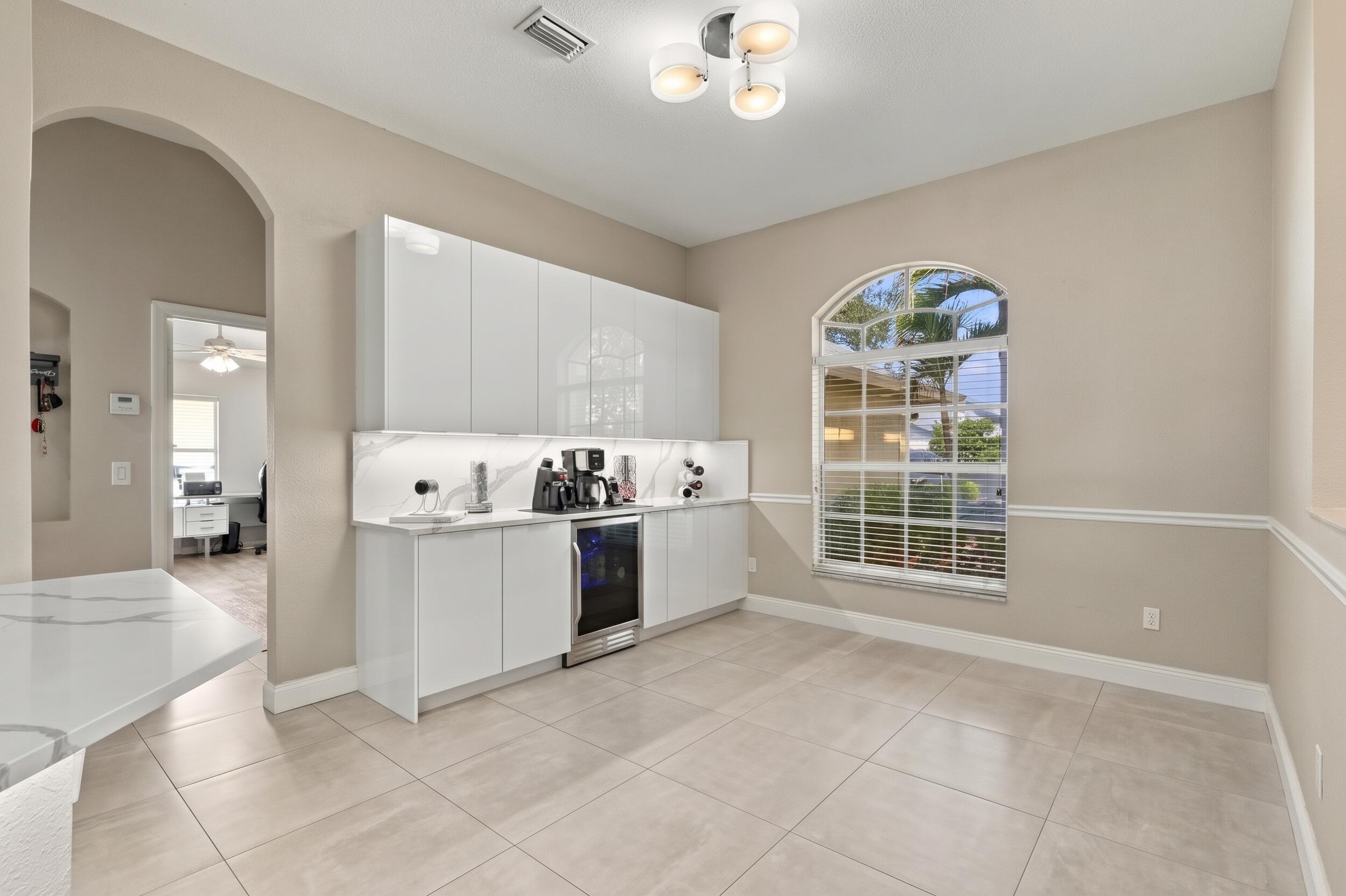 dining room/ bar & coffee station