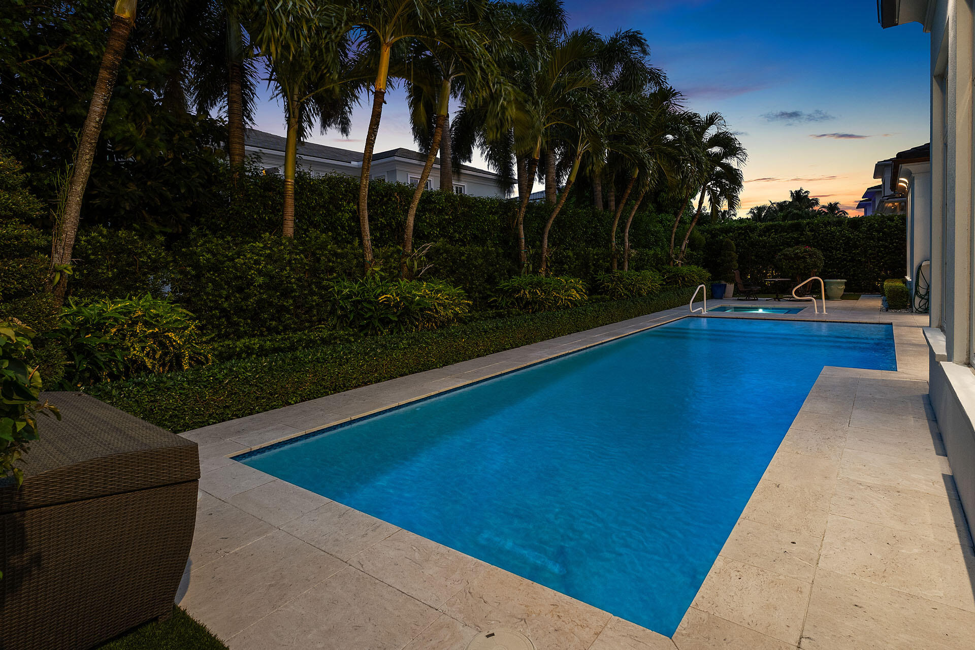2296_Acorn_Palm_Road_Dusk_10