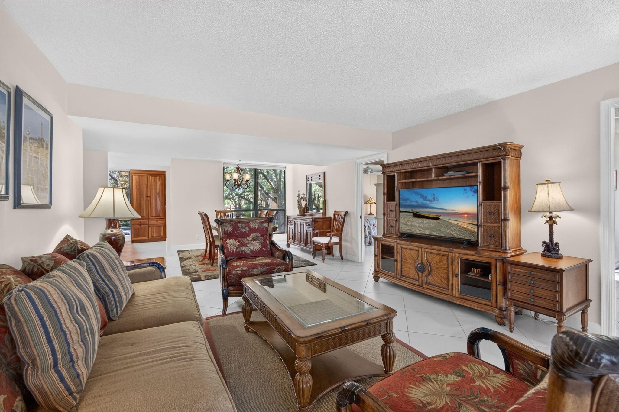 38-web-or-mls-WL - Living Rm-Dining Rm