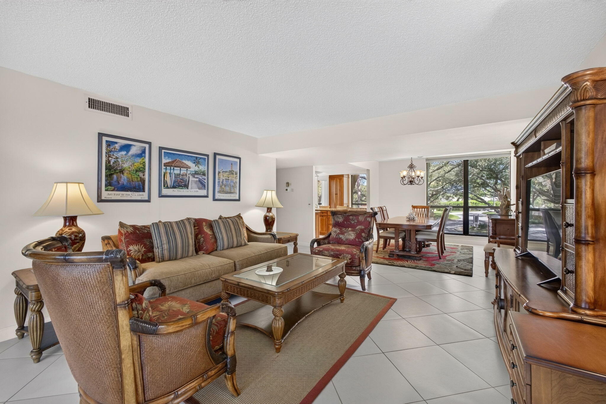 37-web-or-mls-WL - Living Rm-Dining Rm