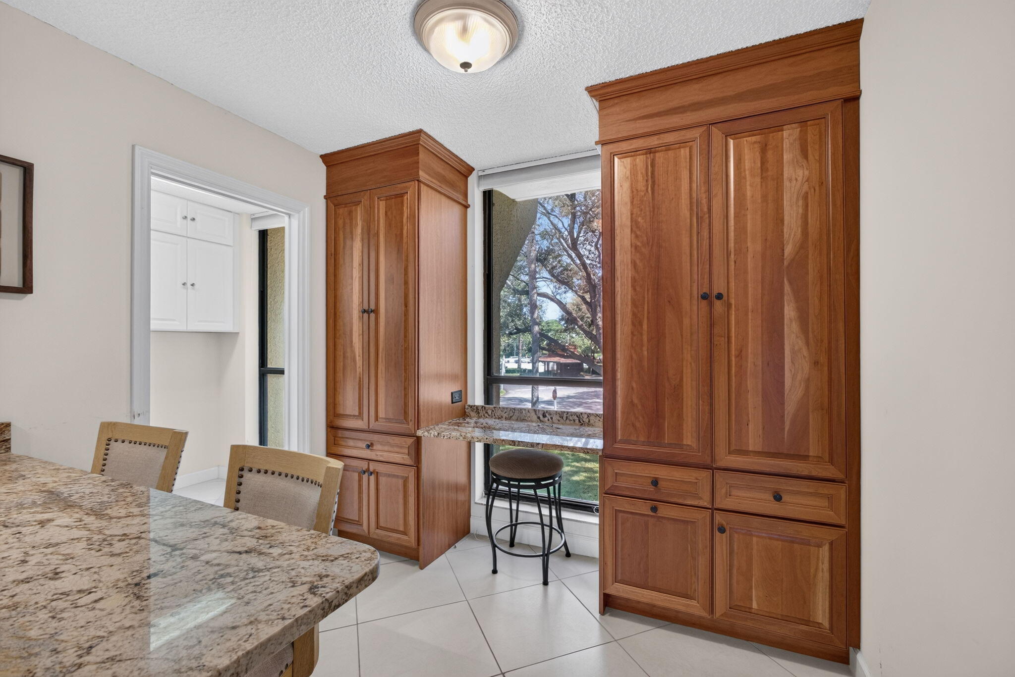 Built-in office/storage