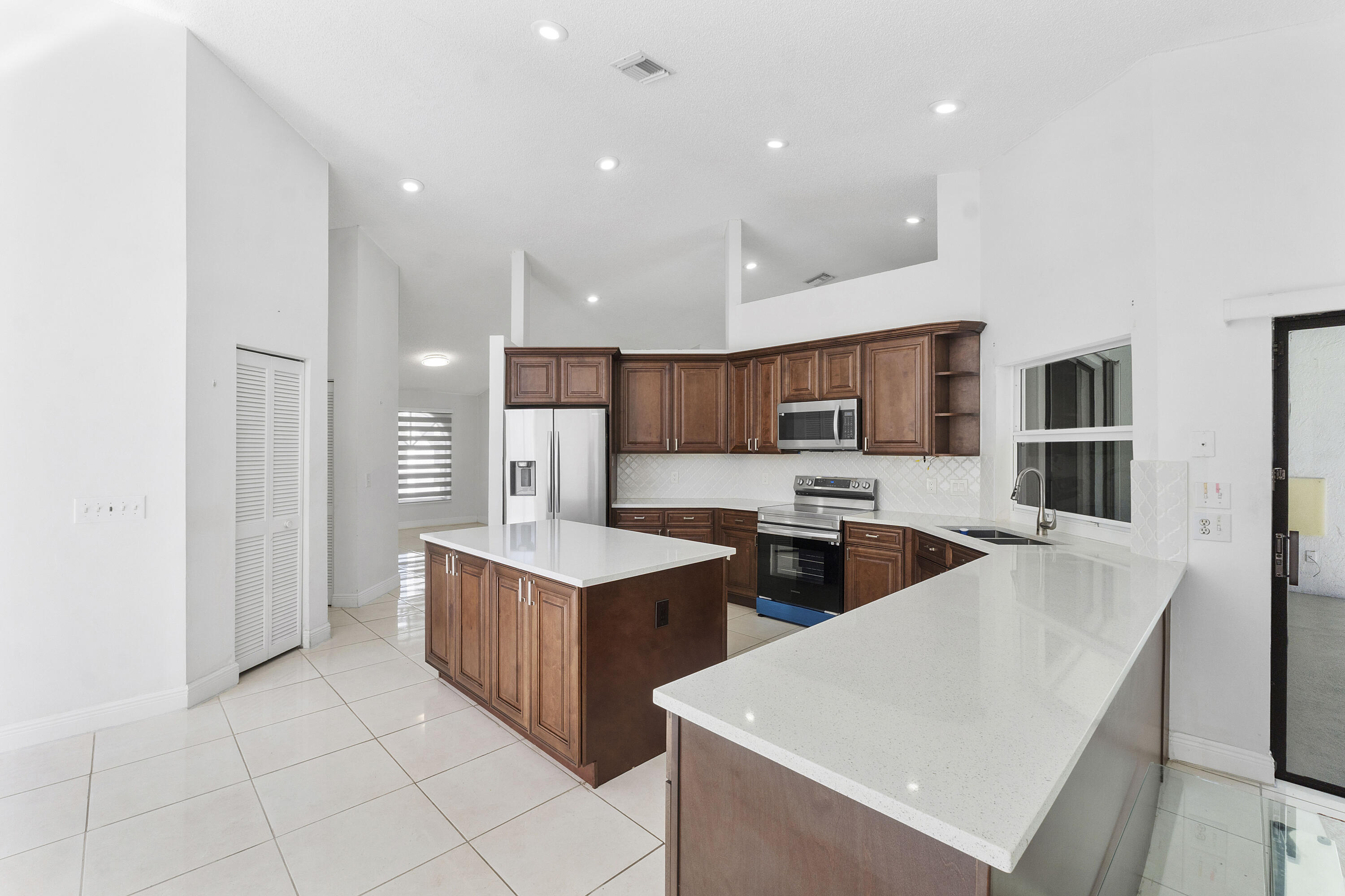 11932 nw 2nd st_048