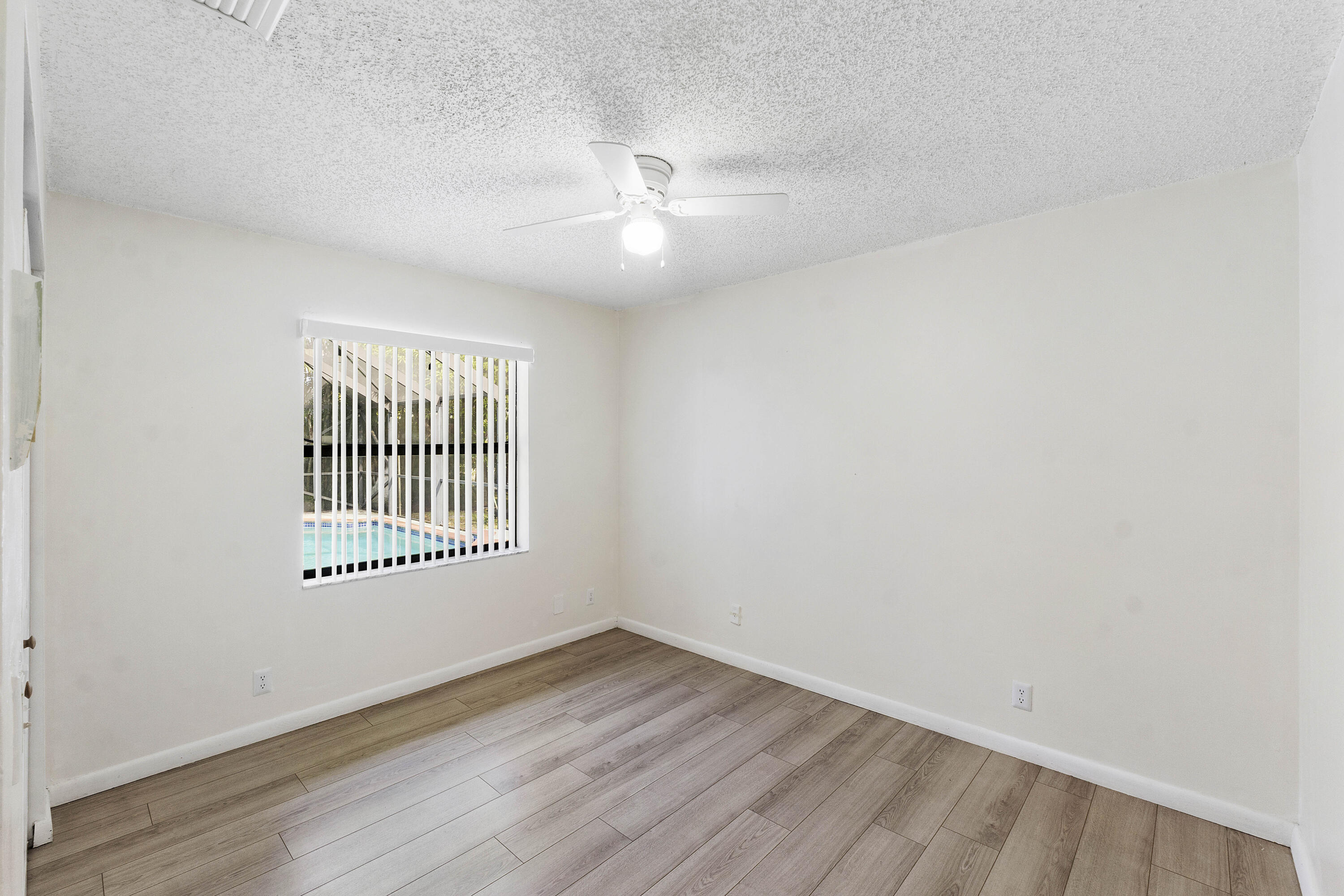 11932 nw 2nd st_053