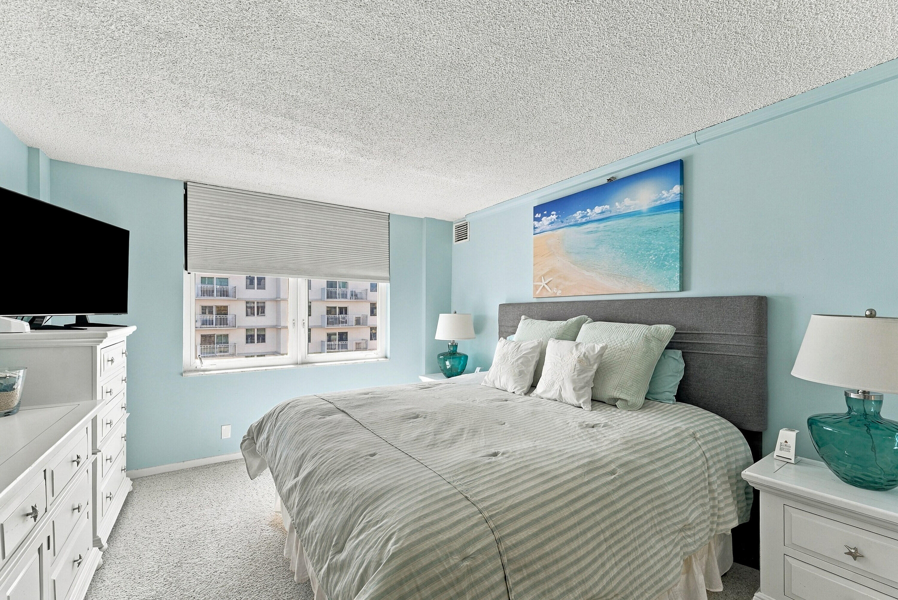 19_bedroom