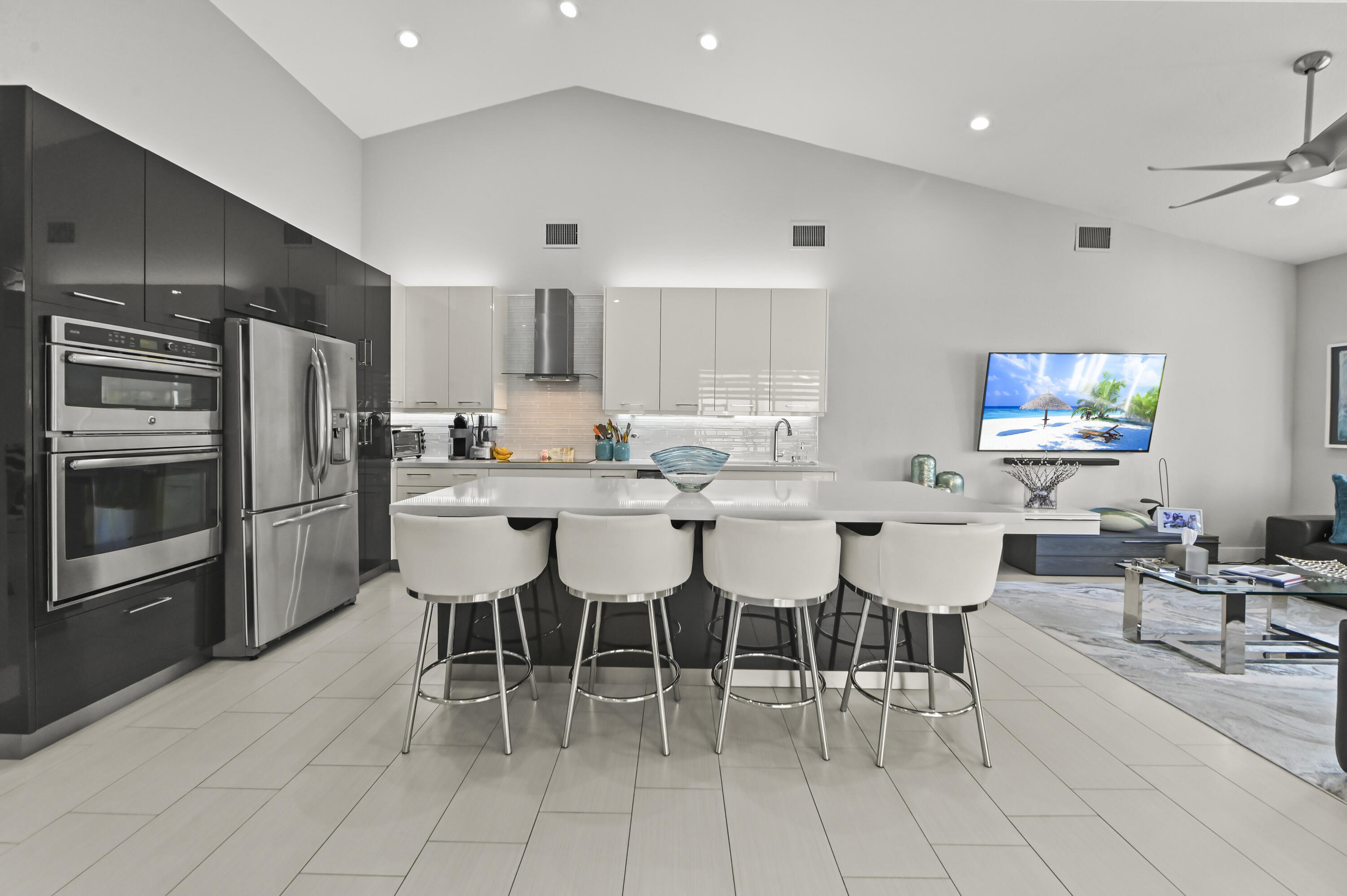14 Kitchen 02