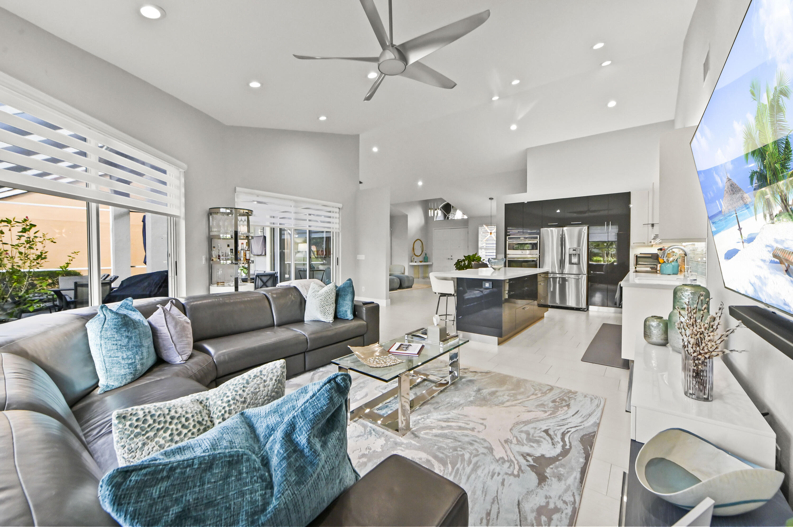 22 Family room 03