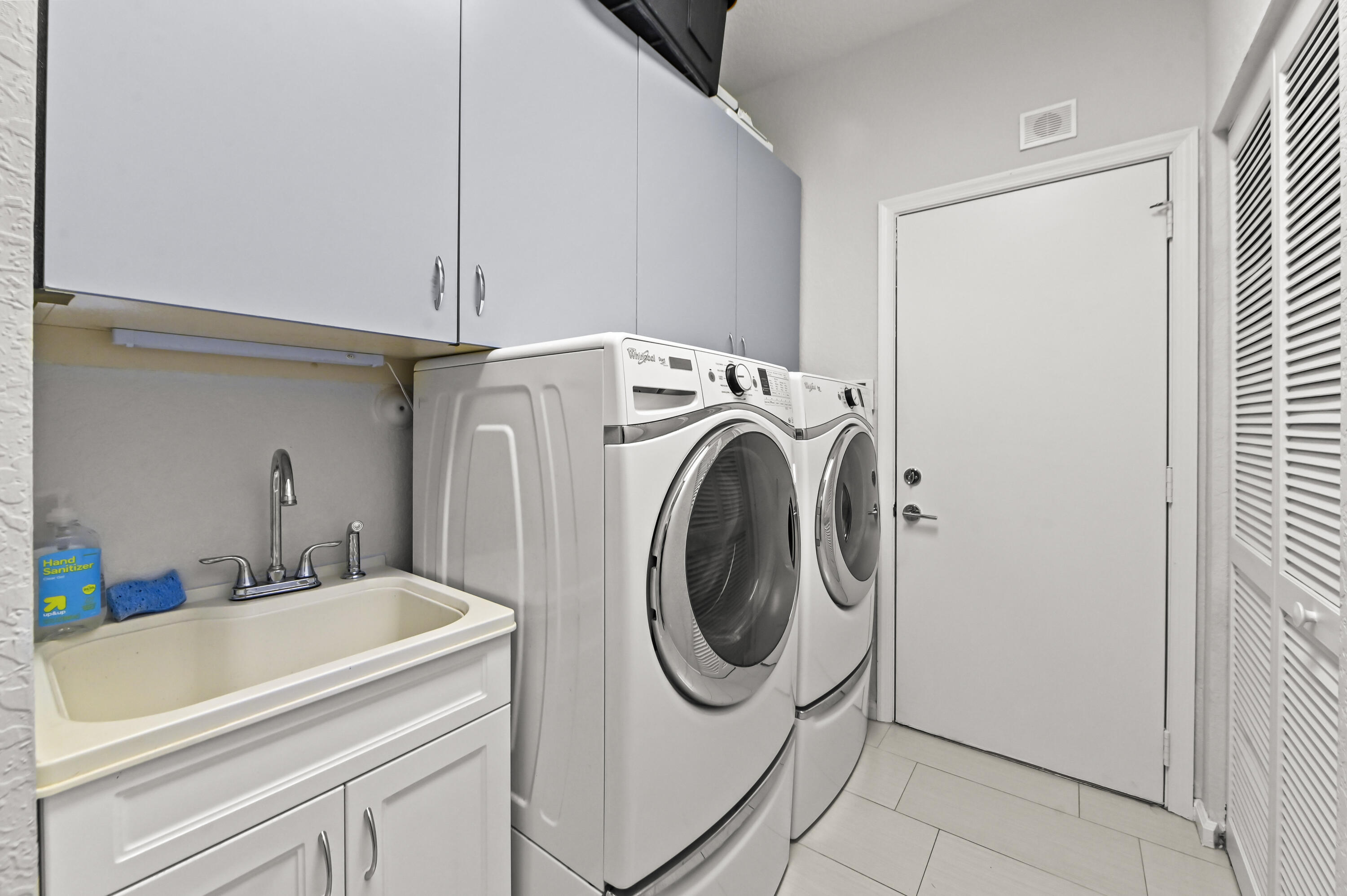 23 Laundry room 01