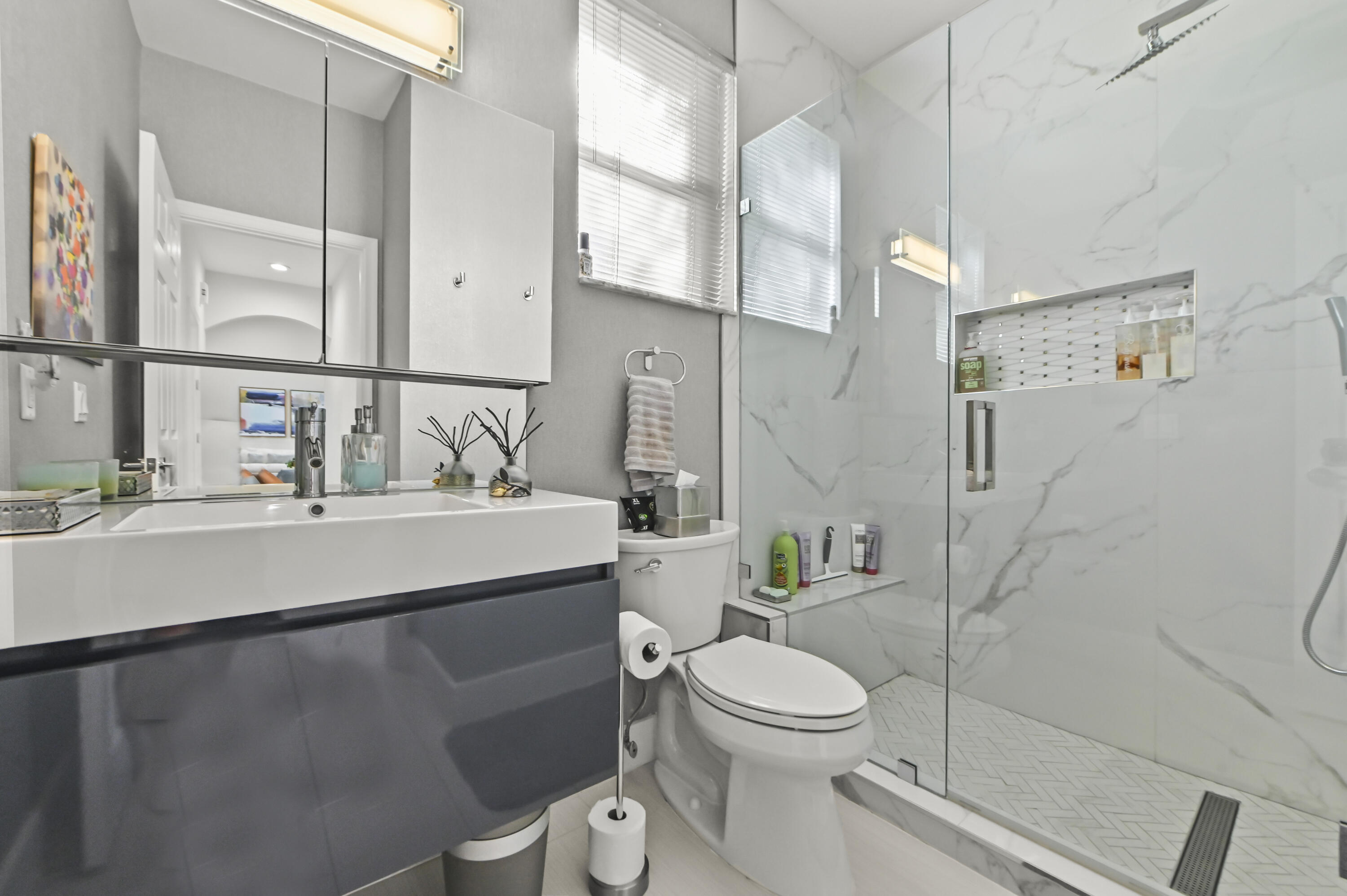 26 Bathroom 01