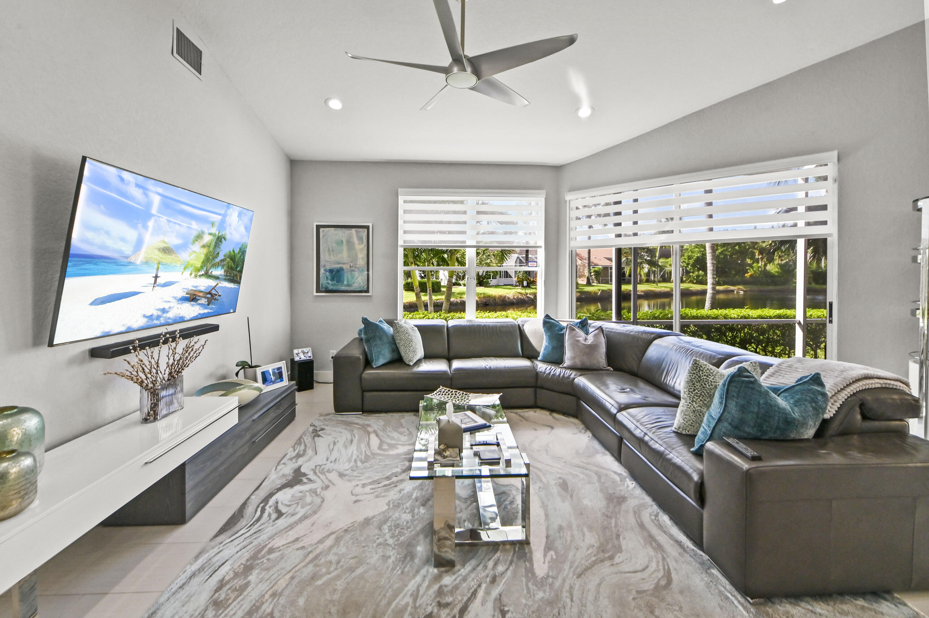 20 Family room 01
