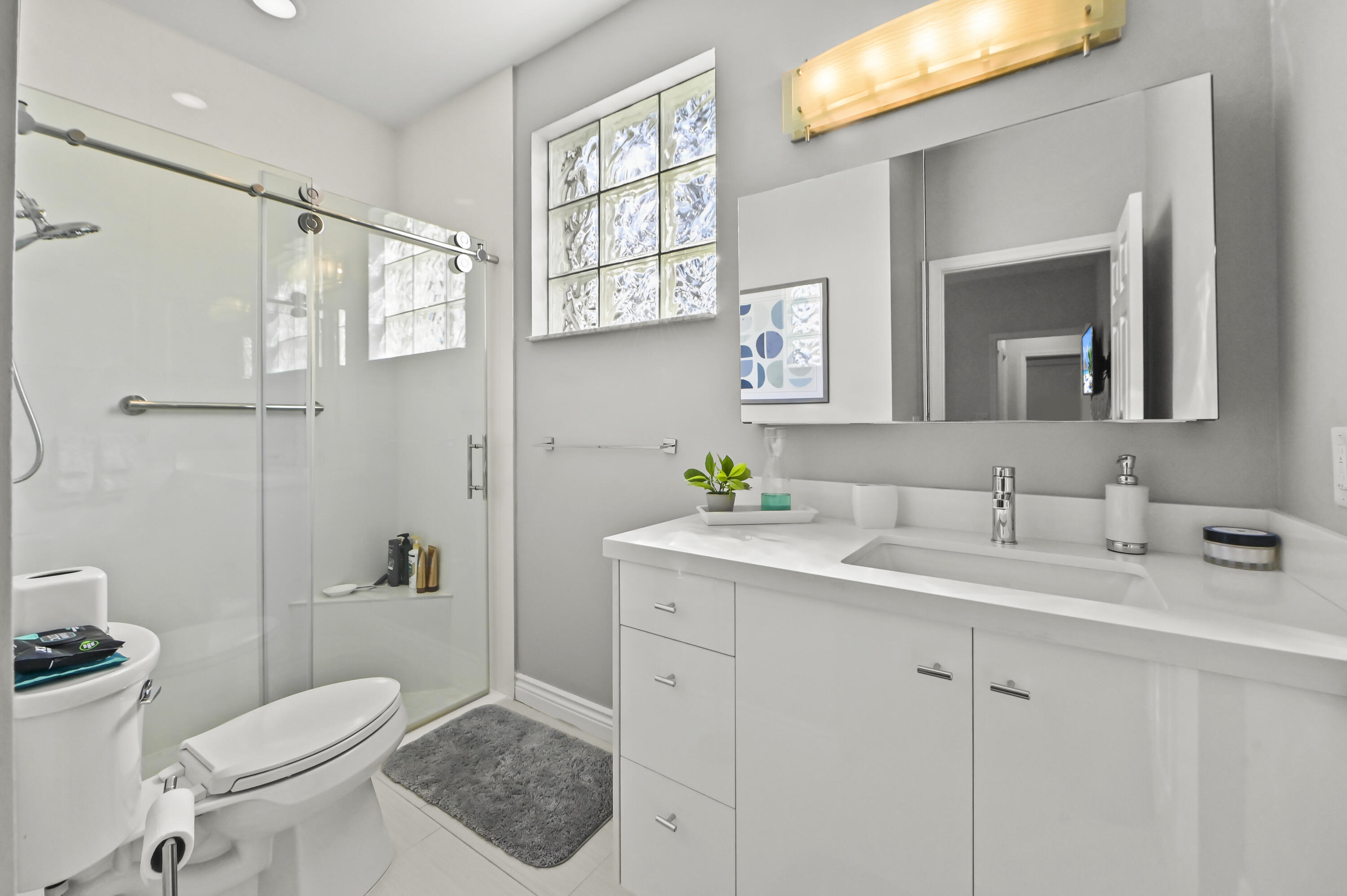 29 Bathroom 01