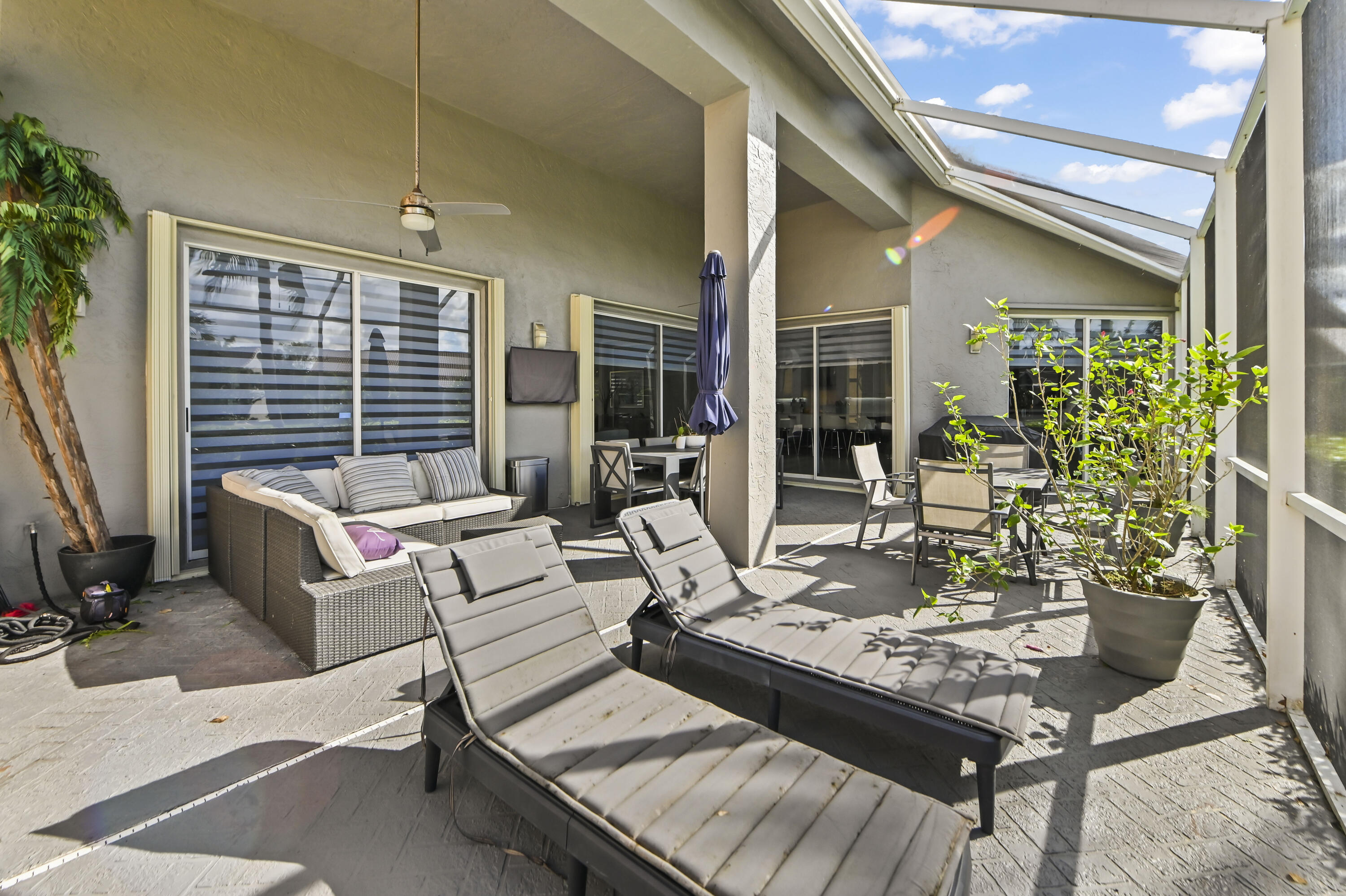 32 Patio 03