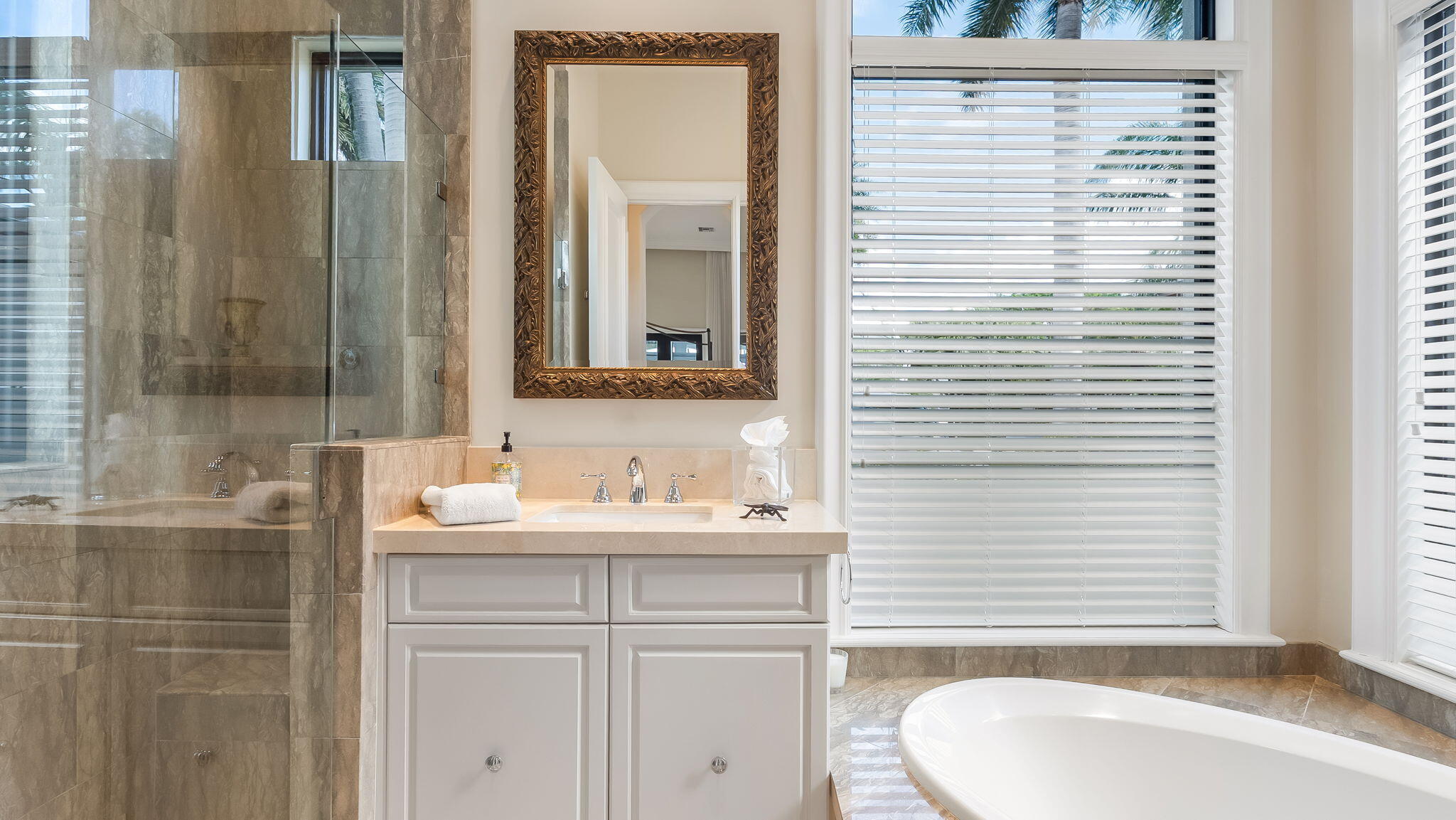 Main Floor Ensuite Bath #2