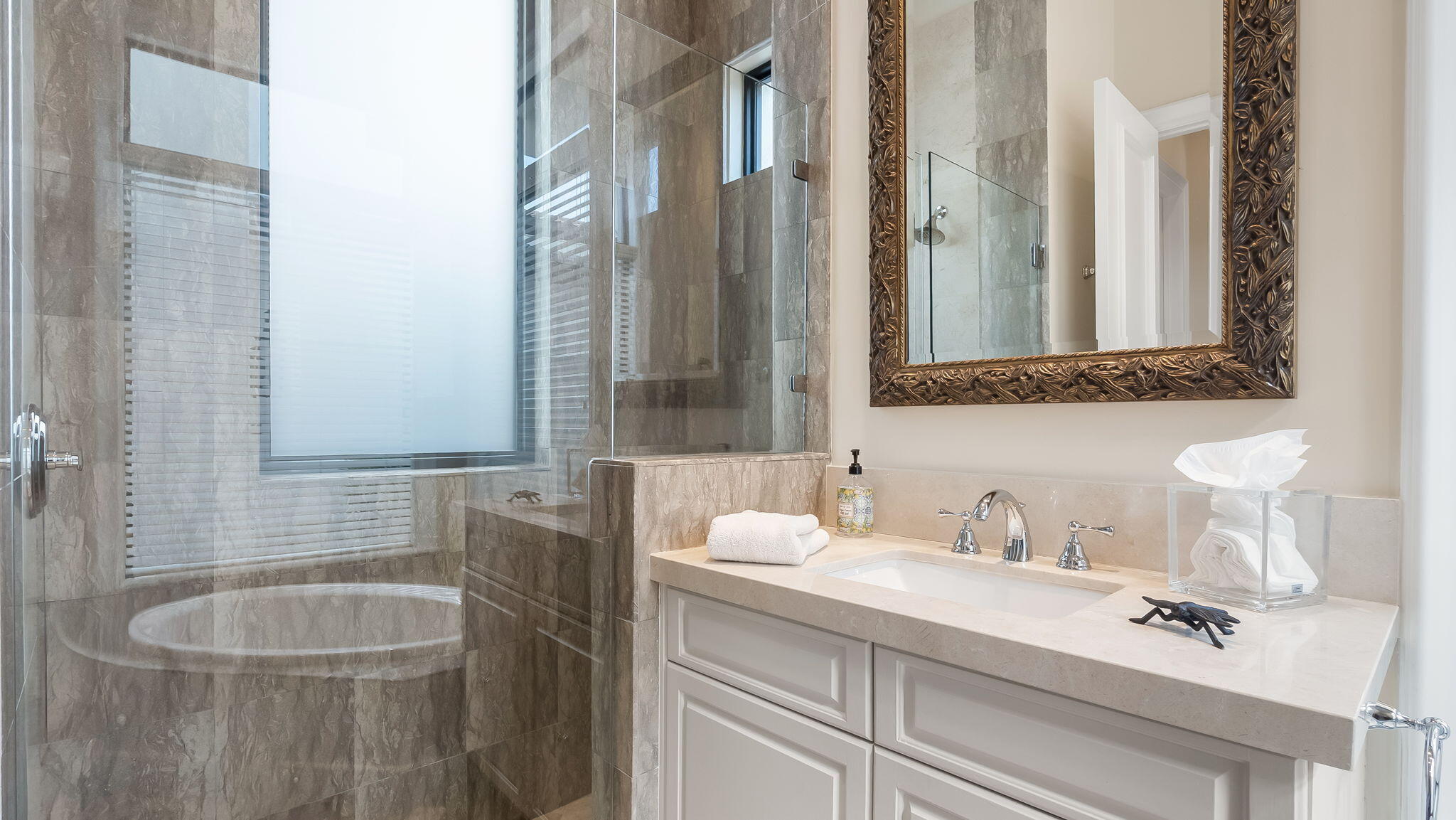 Main Floor Ensuite Bath #2