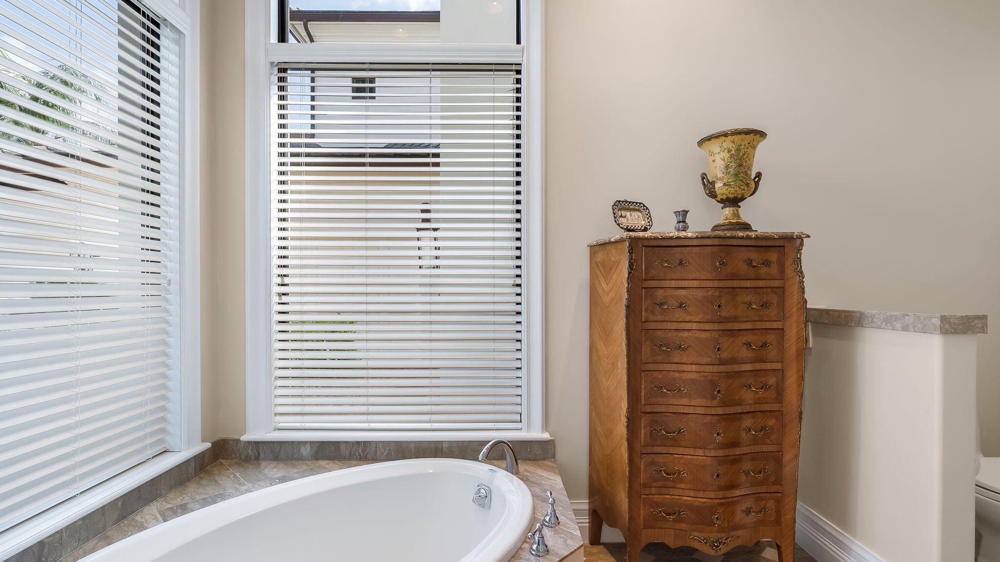 Main Floor Ensuite #2