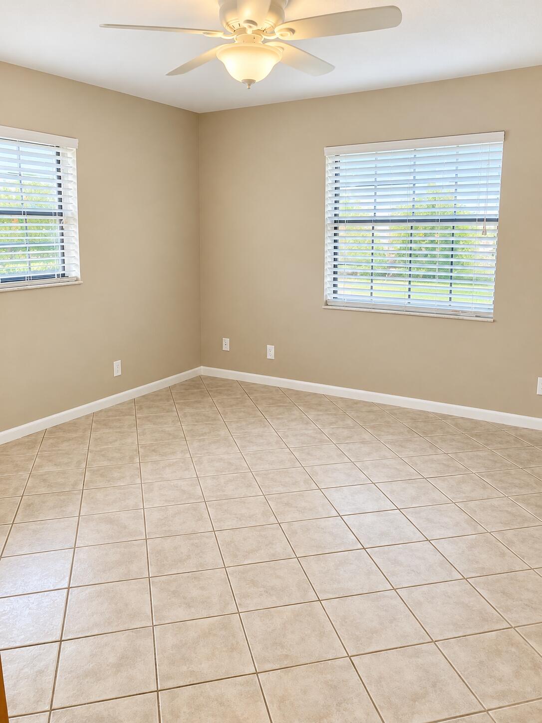 bedroom 2 - 255 Paradise Blvd